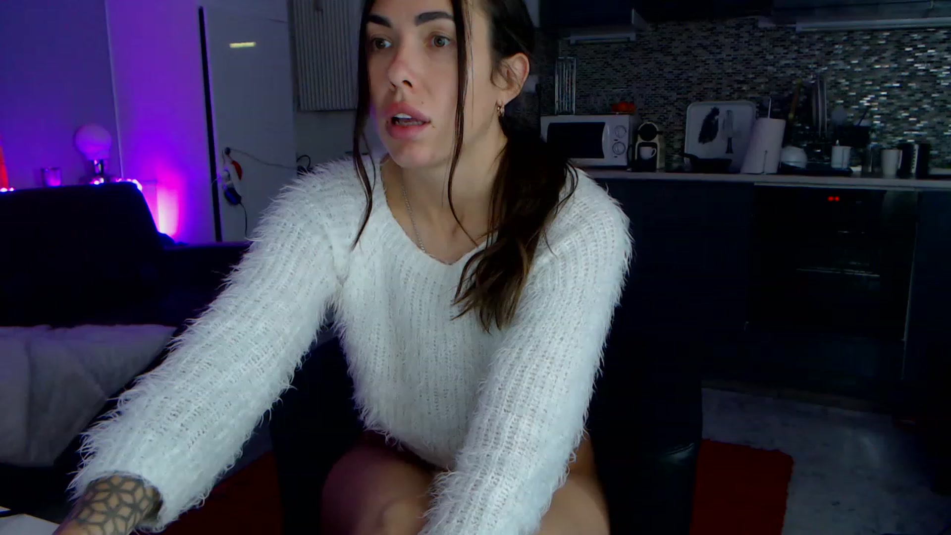 Gallery image thumbnail from VikiEvans's myfreecams stream on, 04/13/2023, 21:27 image 15 of 20