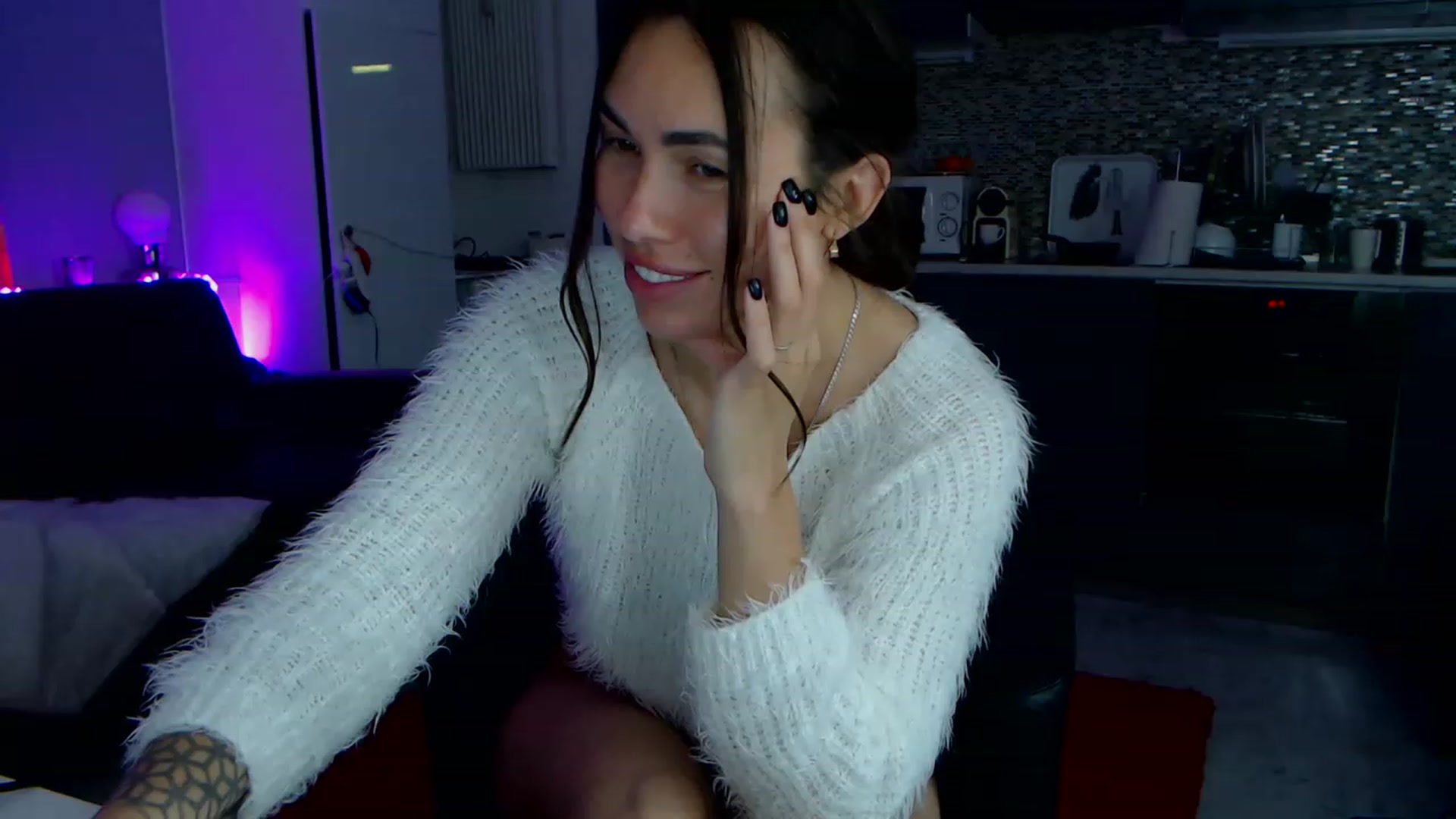 Gallery image thumbnail from VikiEvans's myfreecams stream on, 04/13/2023, 21:27 image 13 of 20