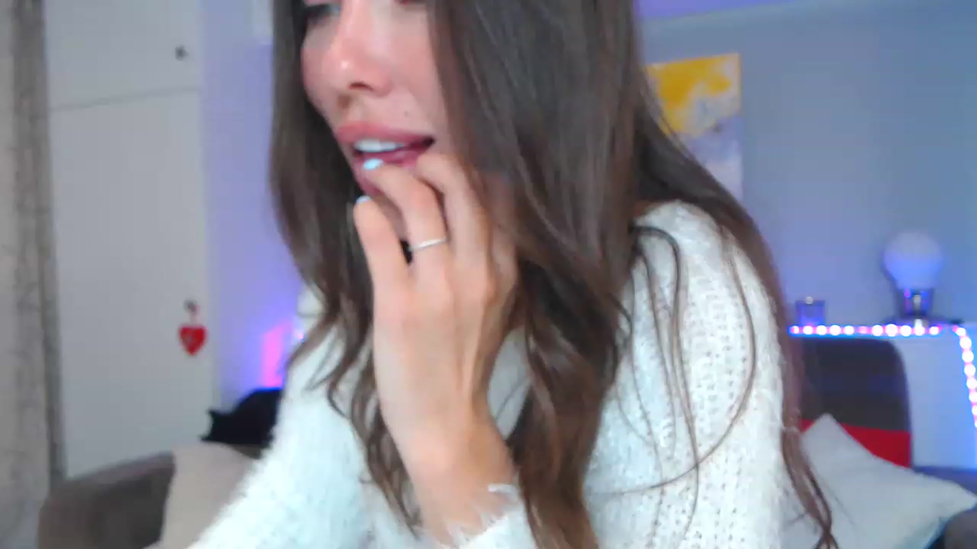 Gallery image thumbnail from VikiEvans's myfreecams stream on, 04/18/2023, 16:28 image 2 of 20