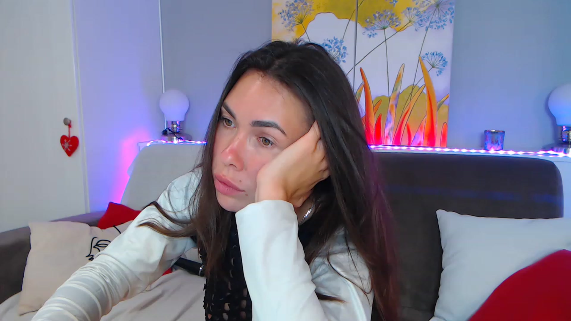 Gallery image thumbnail from VikiEvans's myfreecams stream on, 04/20/2023, 19:08 image 8 of 20