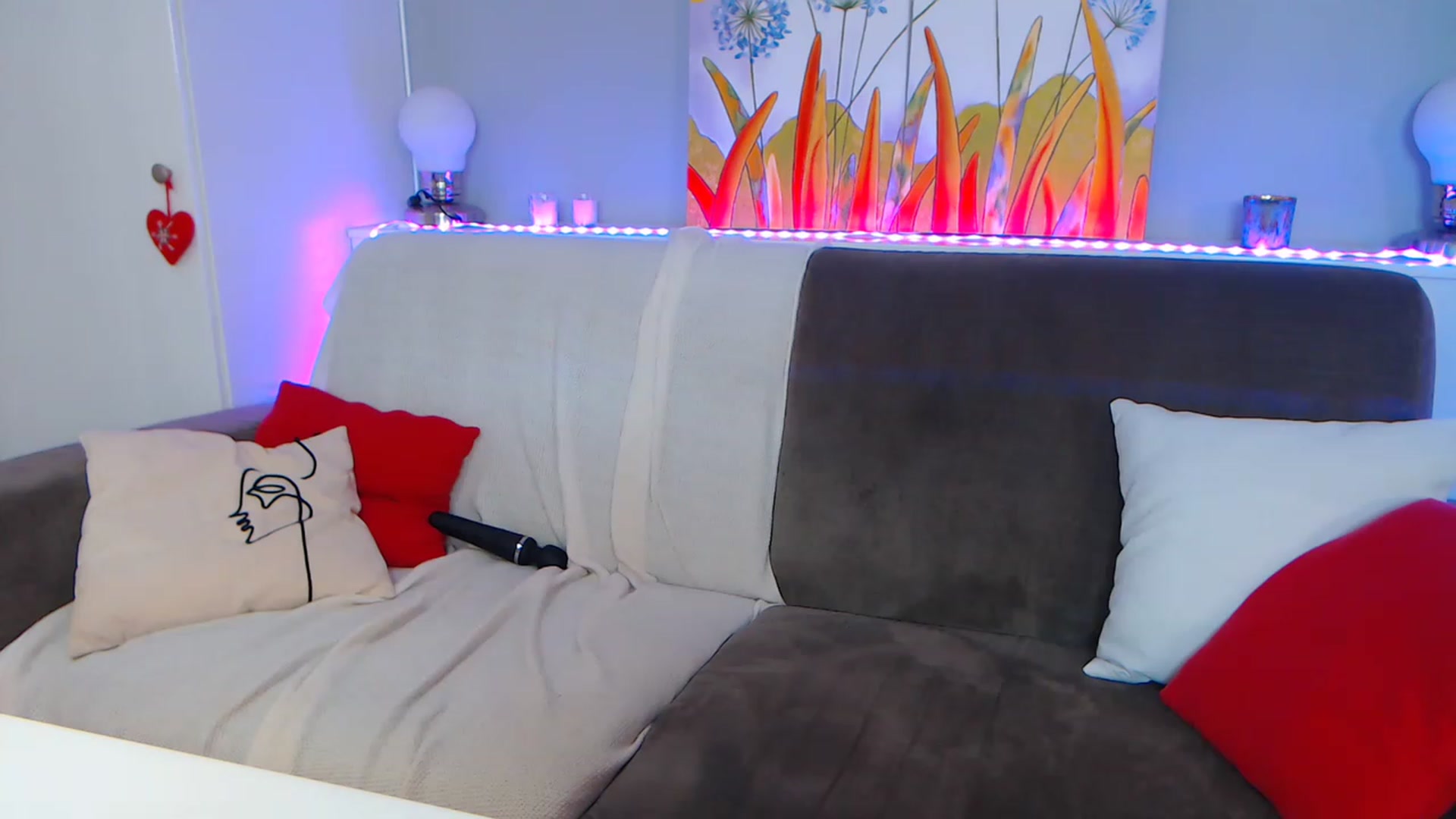 Gallery image thumbnail from VikiEvans's myfreecams stream on, 04/20/2023, 19:08 image 17 of 20