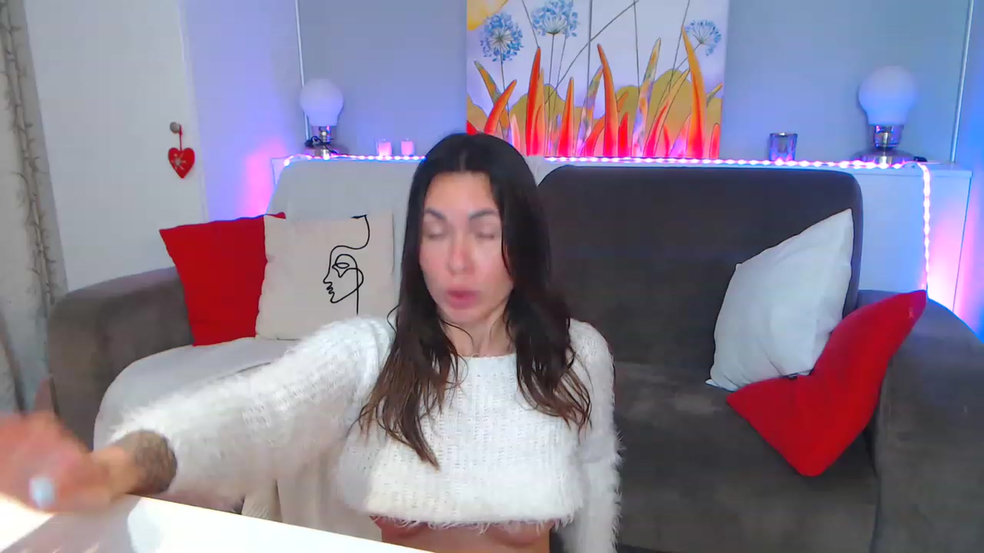 Gallery image thumbnail from VikiEvans's myfreecams stream on, 04/22/2023, 20:01 image 13 of 20