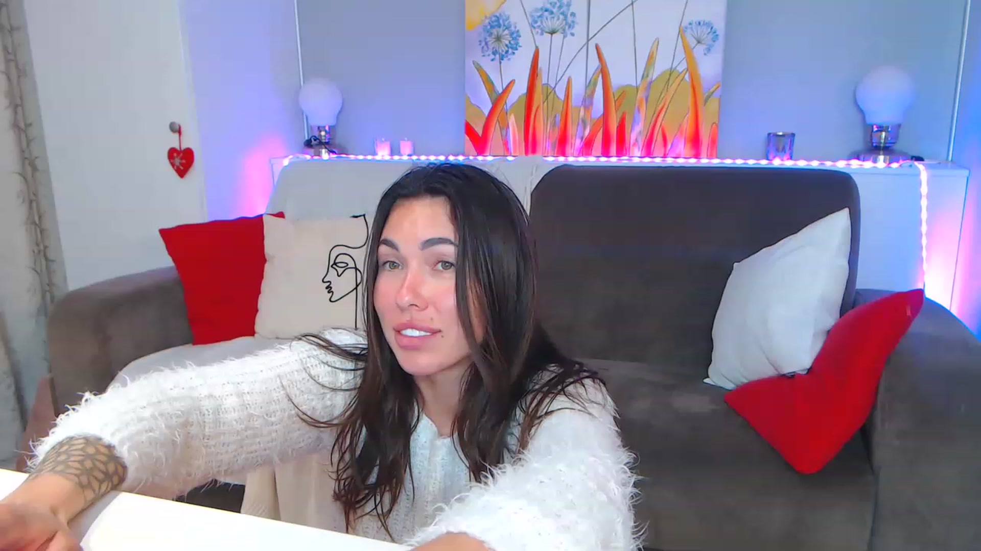 Gallery image thumbnail from VikiEvans's myfreecams stream on, 04/22/2023, 20:01 image 15 of 20