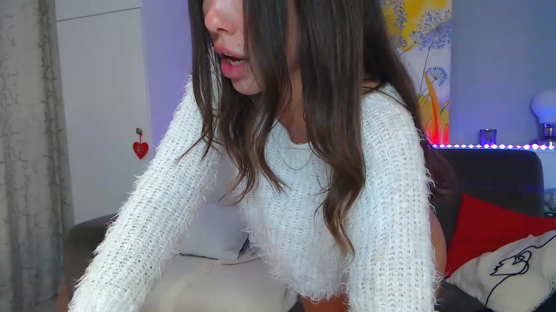 Gallery image thumbnail from VikiEvans's myfreecams stream on, 04/24/2023, 17:24 image 13 of 20