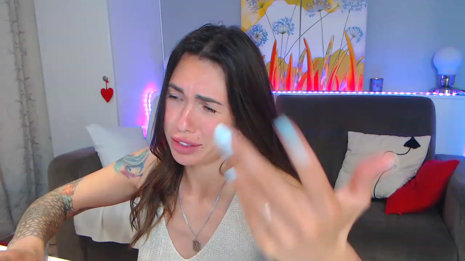 Gallery image thumbnail from VikiEvans's myfreecams stream on, 04/26/2023, 18:56 image 18 of 20