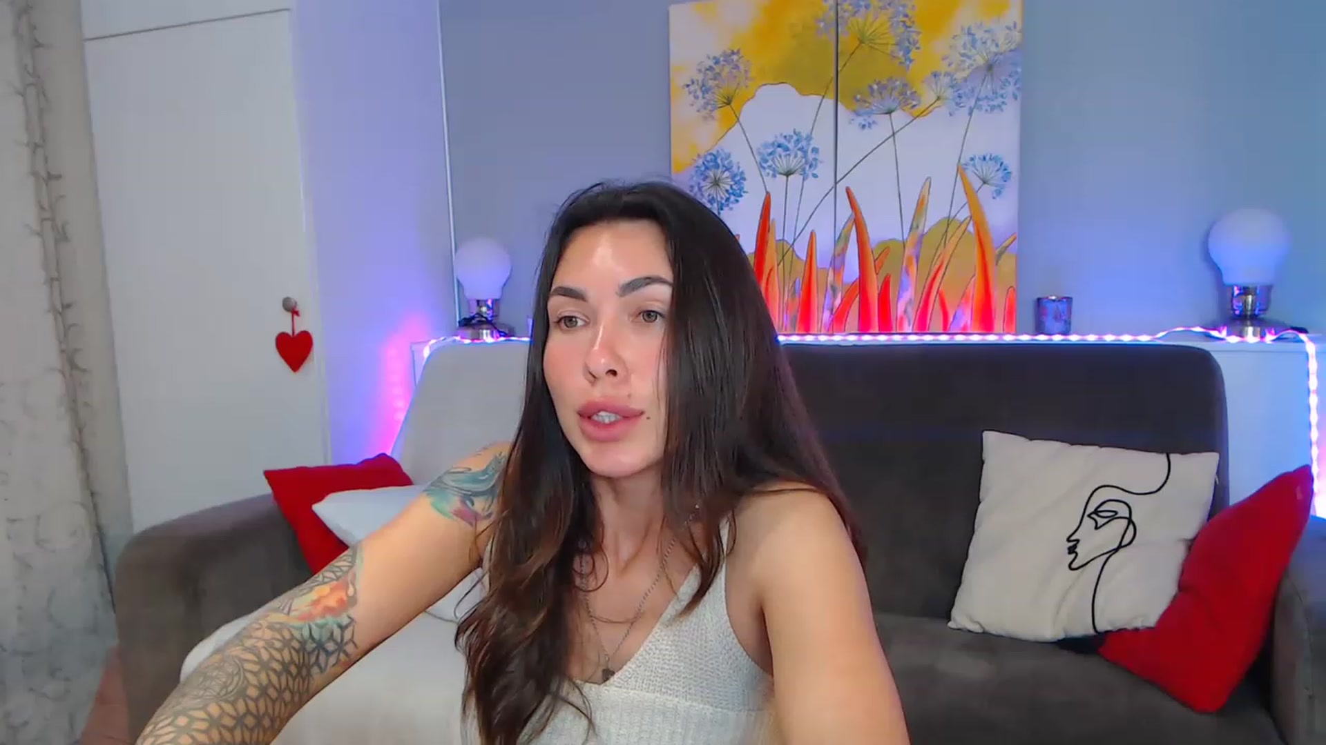 Gallery image thumbnail from VikiEvans's myfreecams stream on, 04/27/2023, 18:10 image 5 of 20