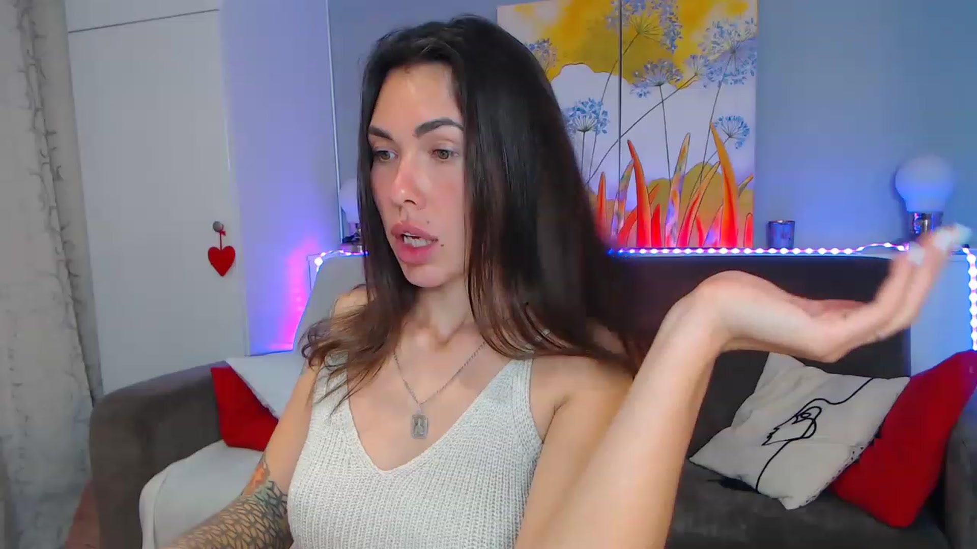 Gallery image thumbnail from VikiEvans's myfreecams stream on, 04/27/2023, 19:35 image 4 of 20