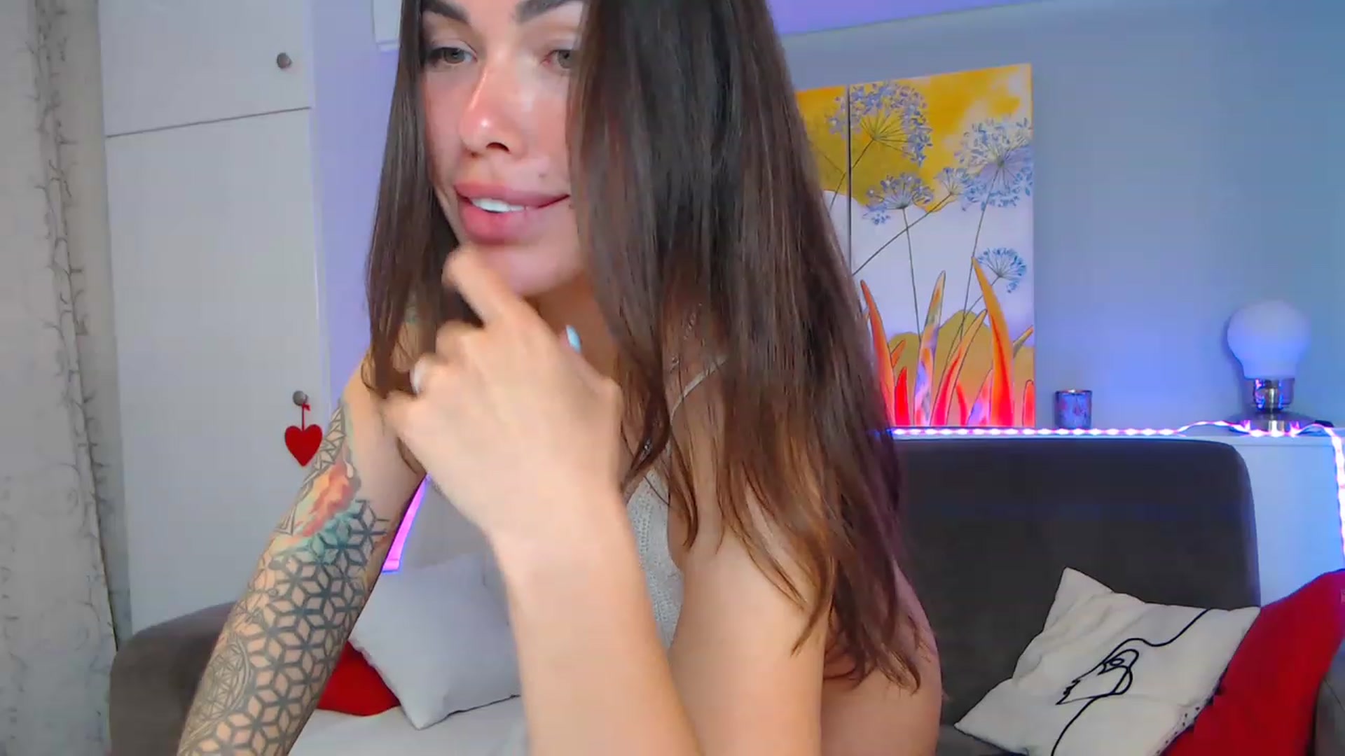 Gallery image thumbnail from VikiEvans's myfreecams stream on, 04/27/2023, 19:35 image 7 of 20