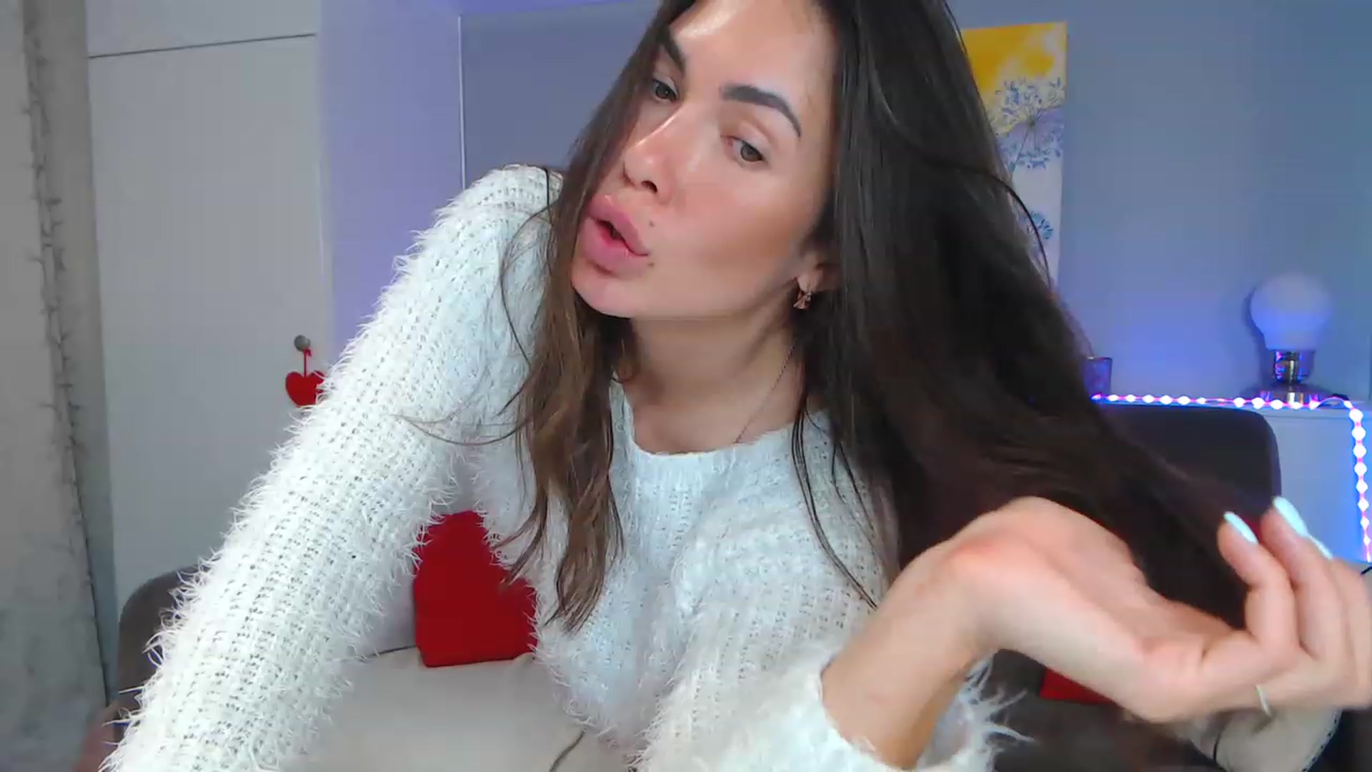 Gallery image thumbnail from VikiEvans's myfreecams stream on, 05/01/2023, 16:33 image 16 of 20