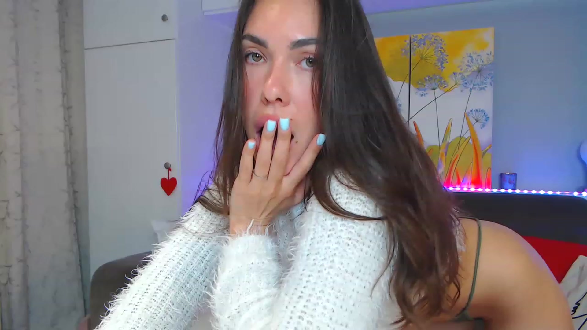 Gallery image thumbnail from VikiEvans's myfreecams stream on, 05/01/2023, 16:33 image 11 of 20