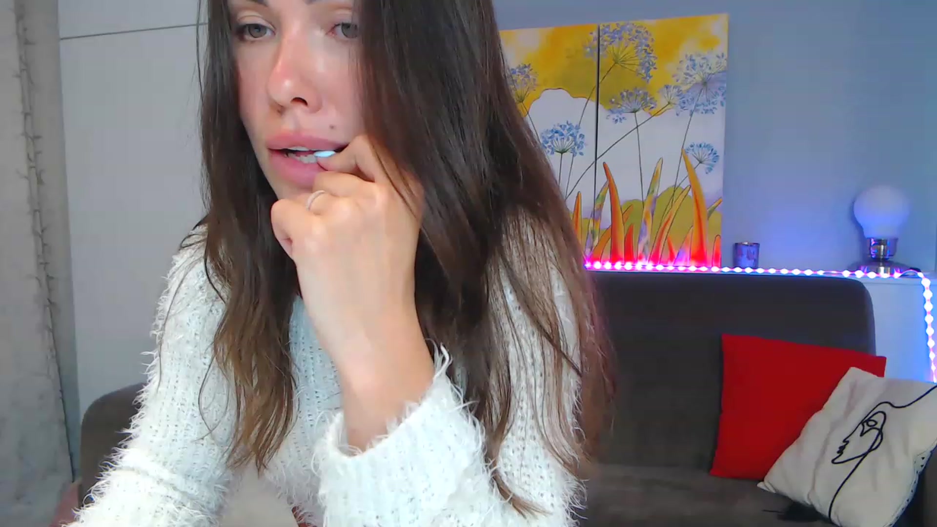 Gallery image thumbnail from VikiEvans's myfreecams stream on, 05/01/2023, 16:33 image 15 of 20