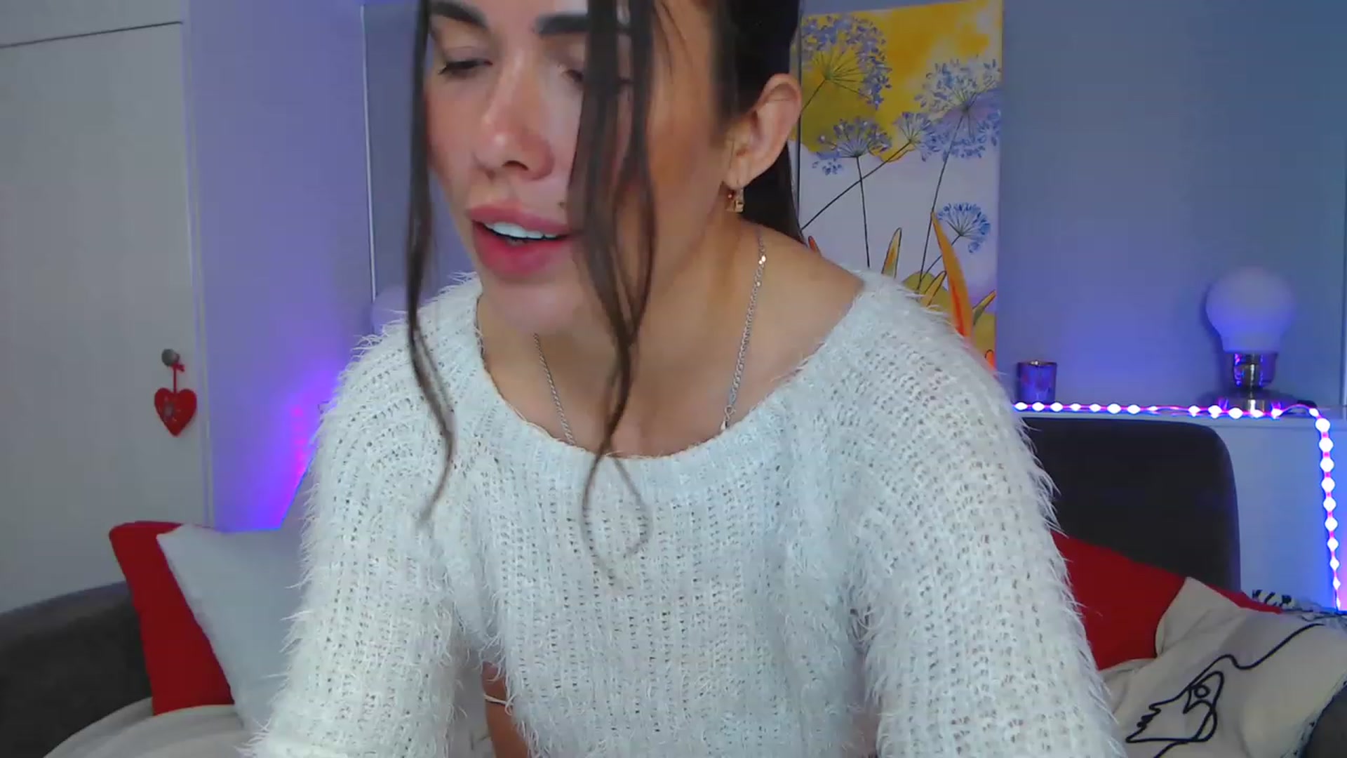Gallery image thumbnail from VikiEvans's myfreecams stream on, 05/02/2023, 17:36 image 8 of 20