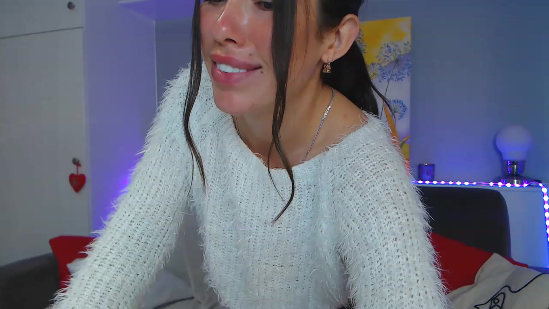 Gallery image thumbnail from VikiEvans's myfreecams stream on, 05/02/2023, 19:41 image 2 of 20