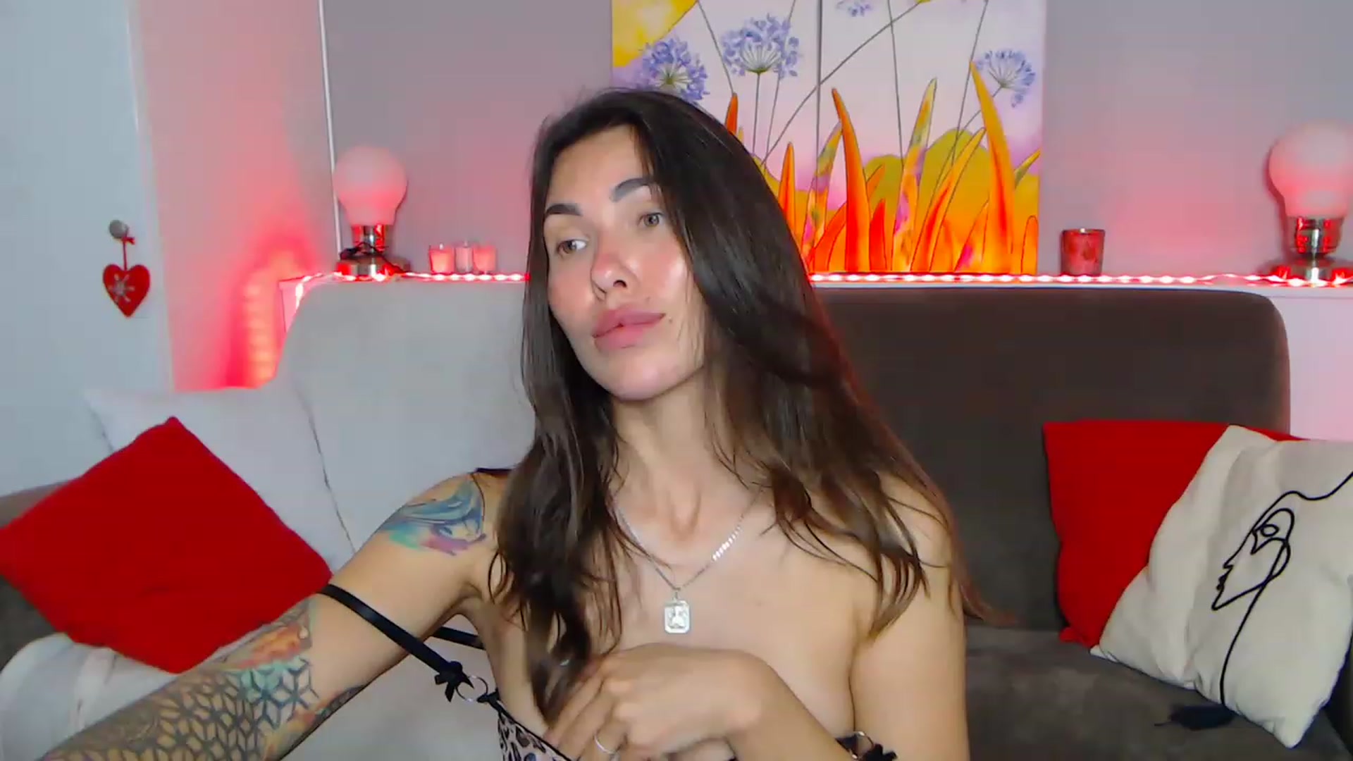 Gallery image thumbnail from VikiEvans's myfreecams stream on, 05/03/2023, 20:34 image 12 of 20