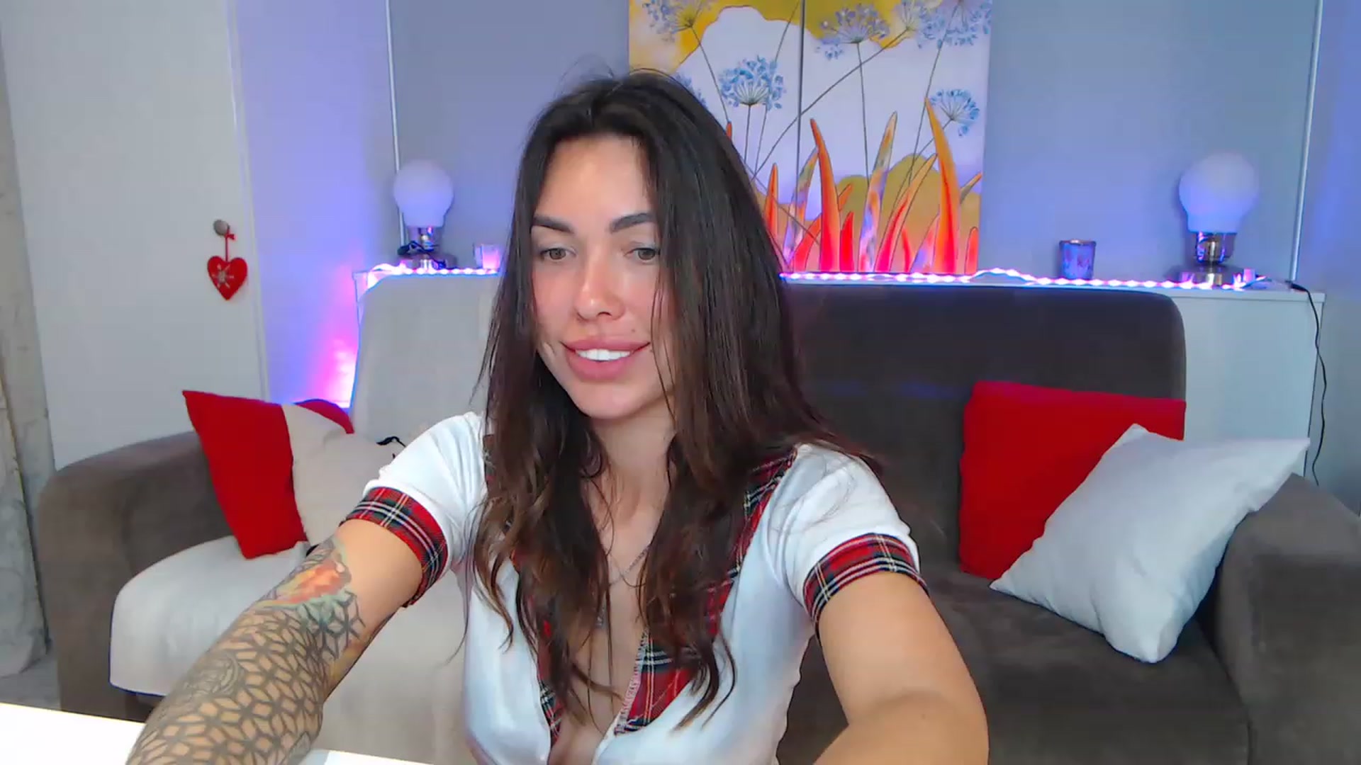 Gallery image thumbnail from VikiEvans's myfreecams stream on, 05/16/2023, 18:13 image 1 of 20