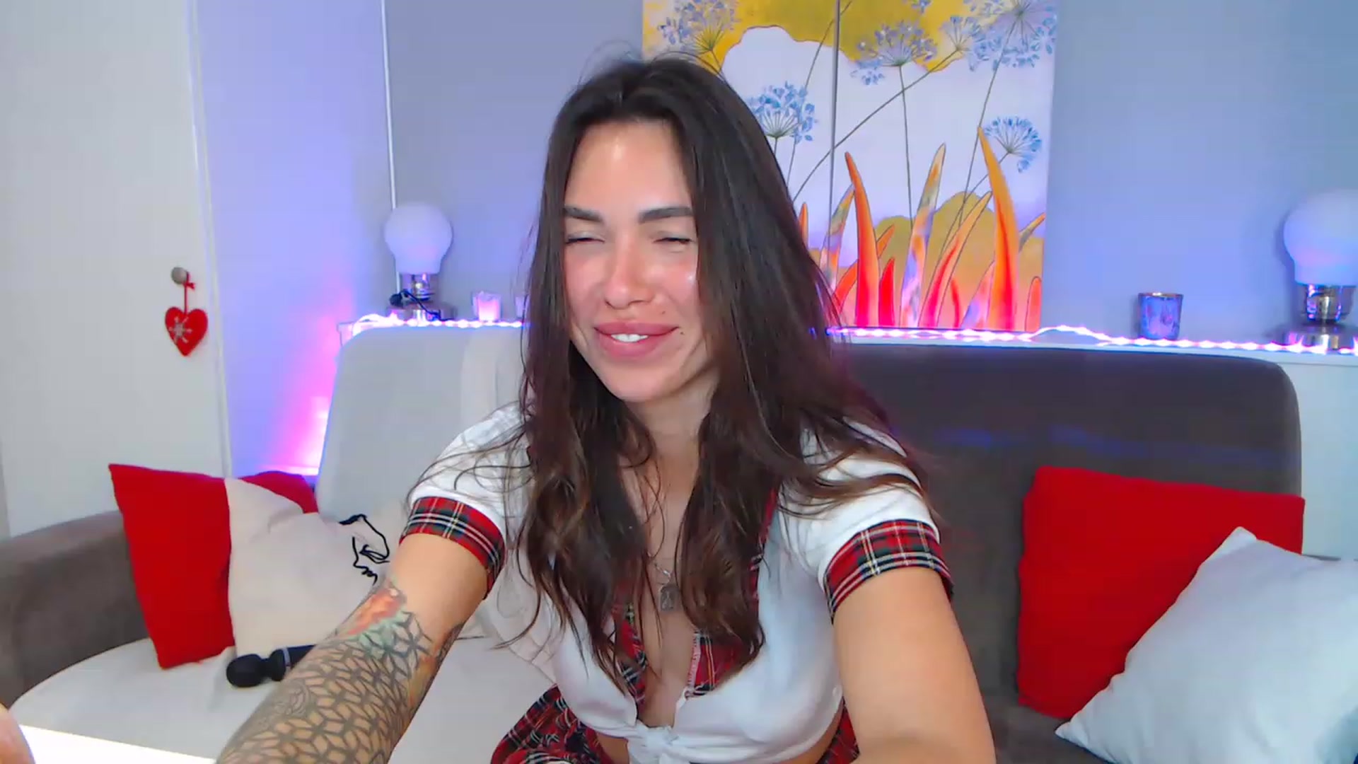 Gallery image thumbnail from VikiEvans's myfreecams stream on, 05/16/2023, 18:13 image 15 of 20
