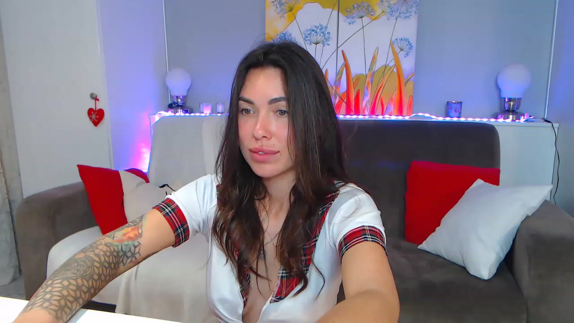Gallery image thumbnail from VikiEvans's myfreecams stream on, 05/16/2023, 18:13 image 3 of 20