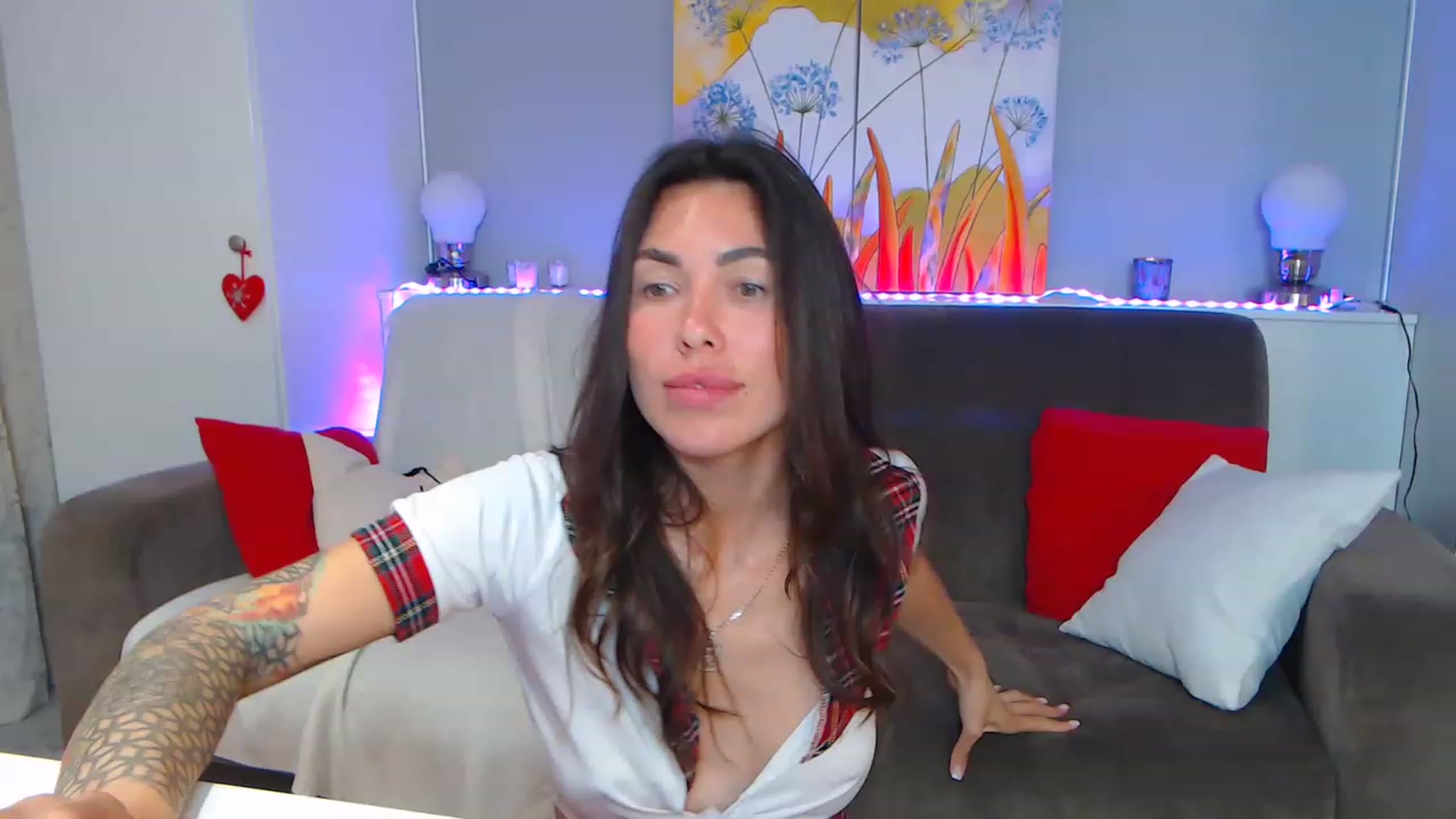Gallery image thumbnail from VikiEvans's myfreecams stream on, 05/16/2023, 18:13 image 5 of 20