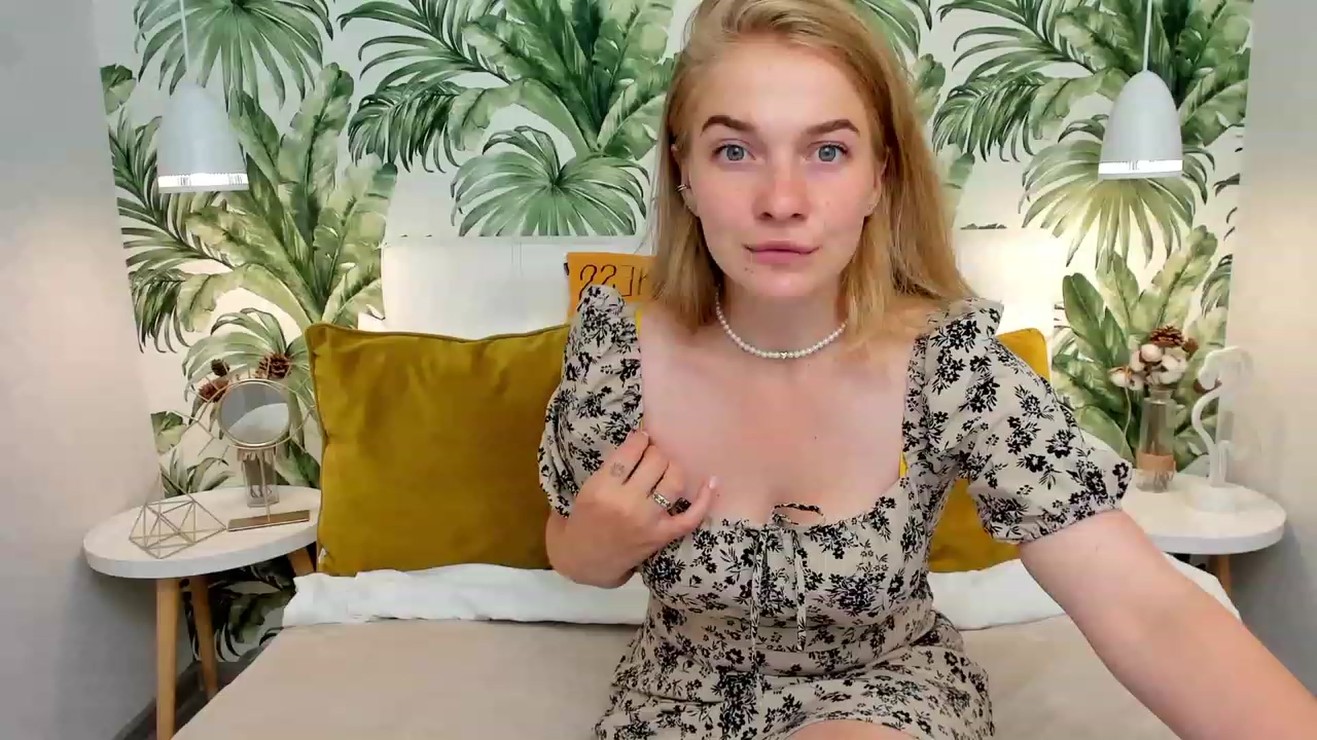 Gallery image thumbnail from VikiMars's myfreecams stream on, 08/25/2023, 16:31 image 15 of 20