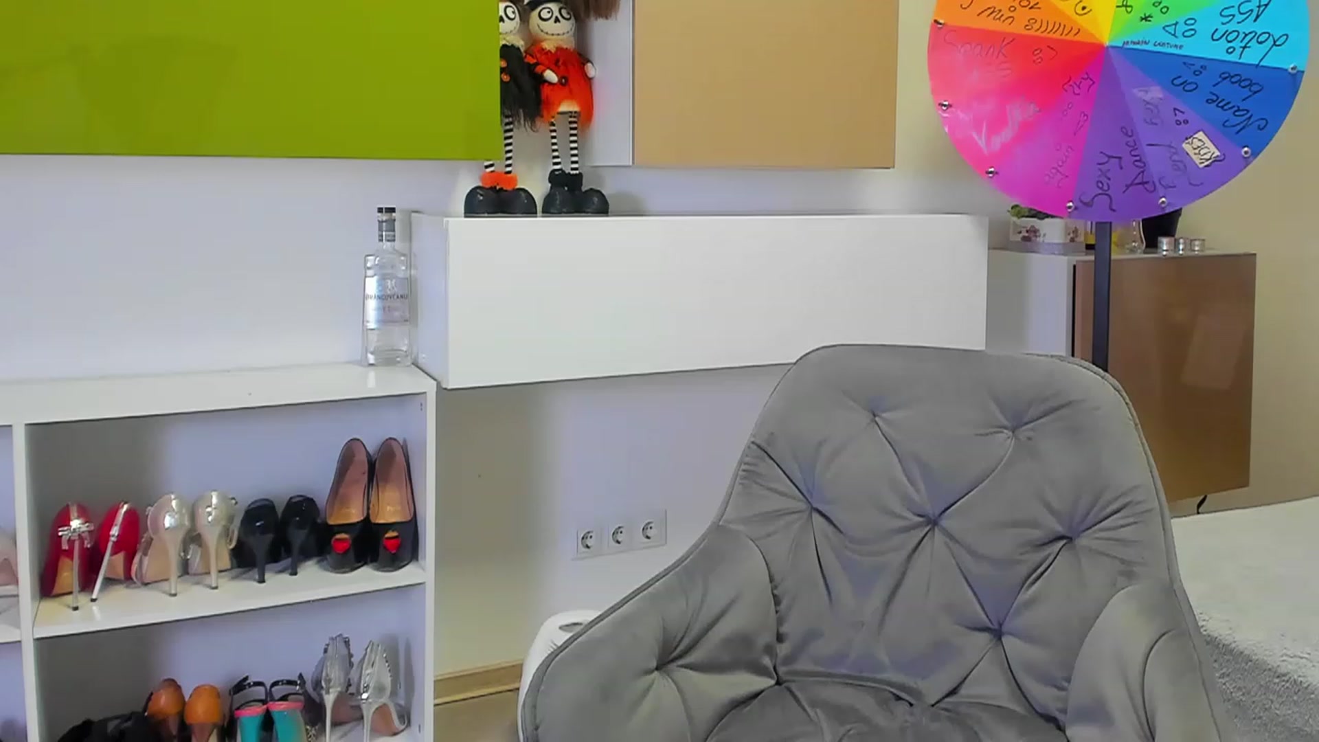 Gallery image thumbnail from Viki_LA's myfreecams stream on, 03/30/2023, 12:06 image 16 of 20
