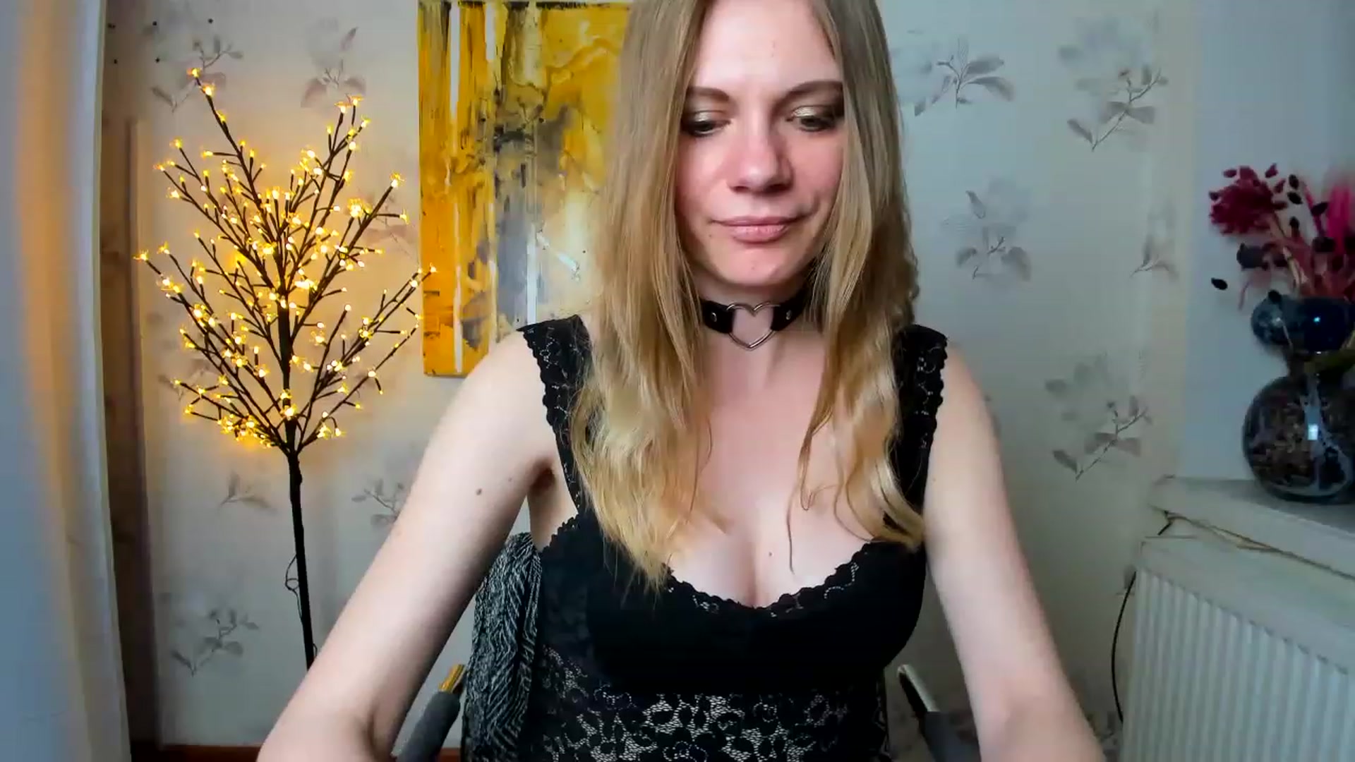 Gallery image thumbnail from VikkyBloom's myfreecams stream on, 05/24/2023, 12:49 image 12 of 20