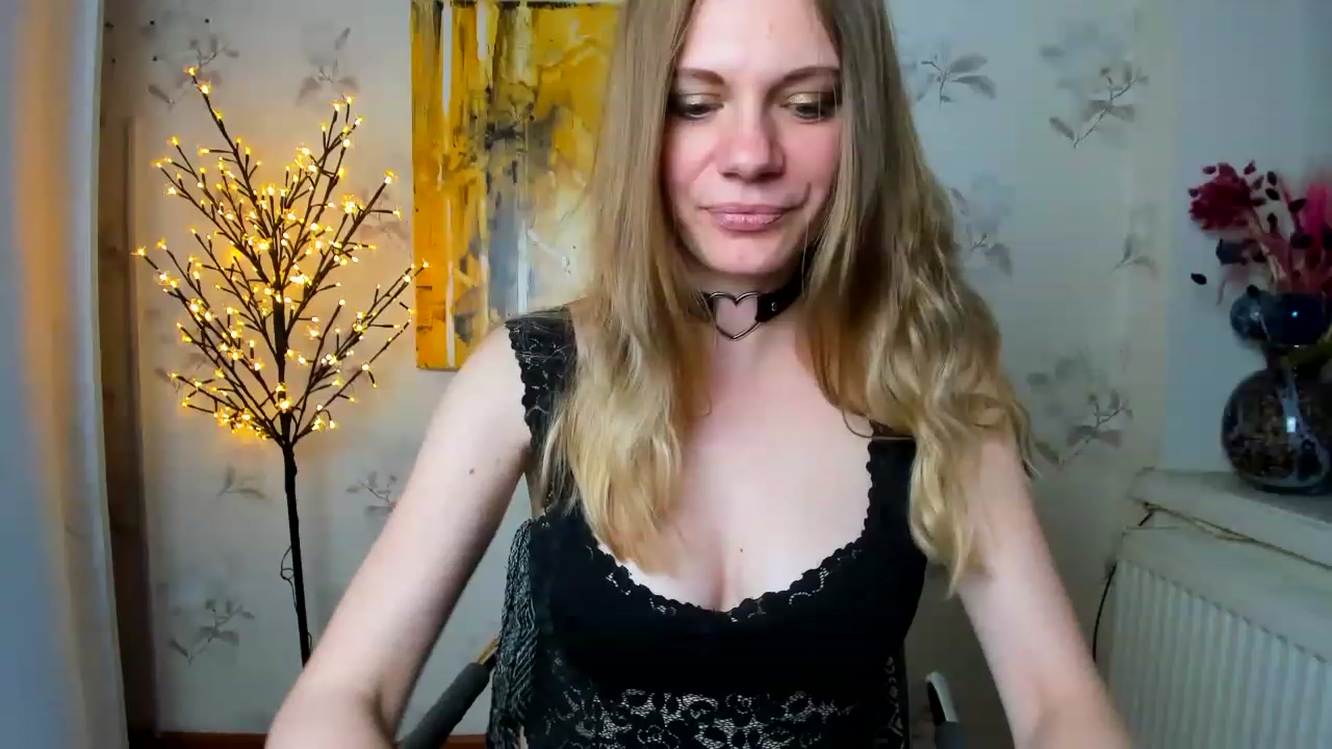 Gallery image thumbnail from VikkyBloom's myfreecams stream on, 05/24/2023, 12:49 image 16 of 20