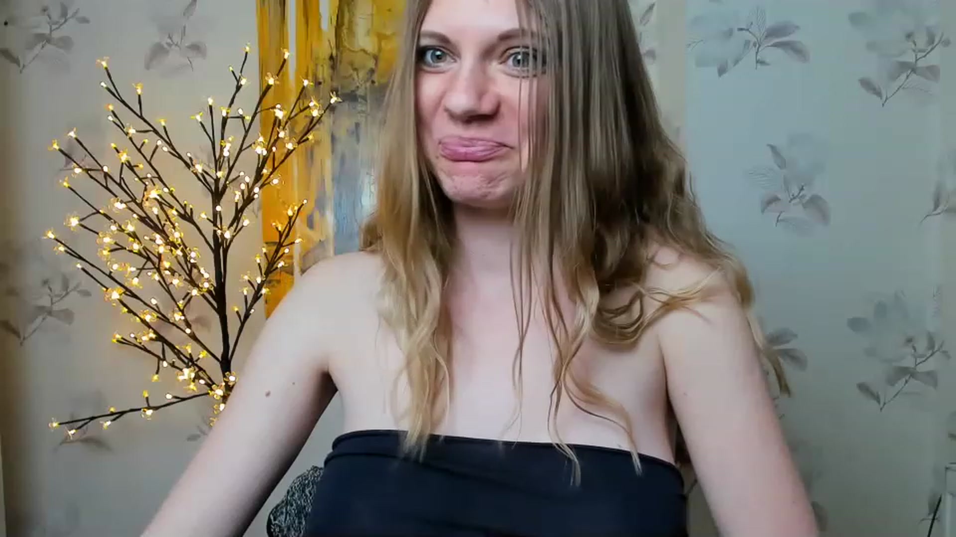 Gallery image thumbnail from VikkyBloom's myfreecams stream on, 06/04/2023, 09:57 image 16 of 20