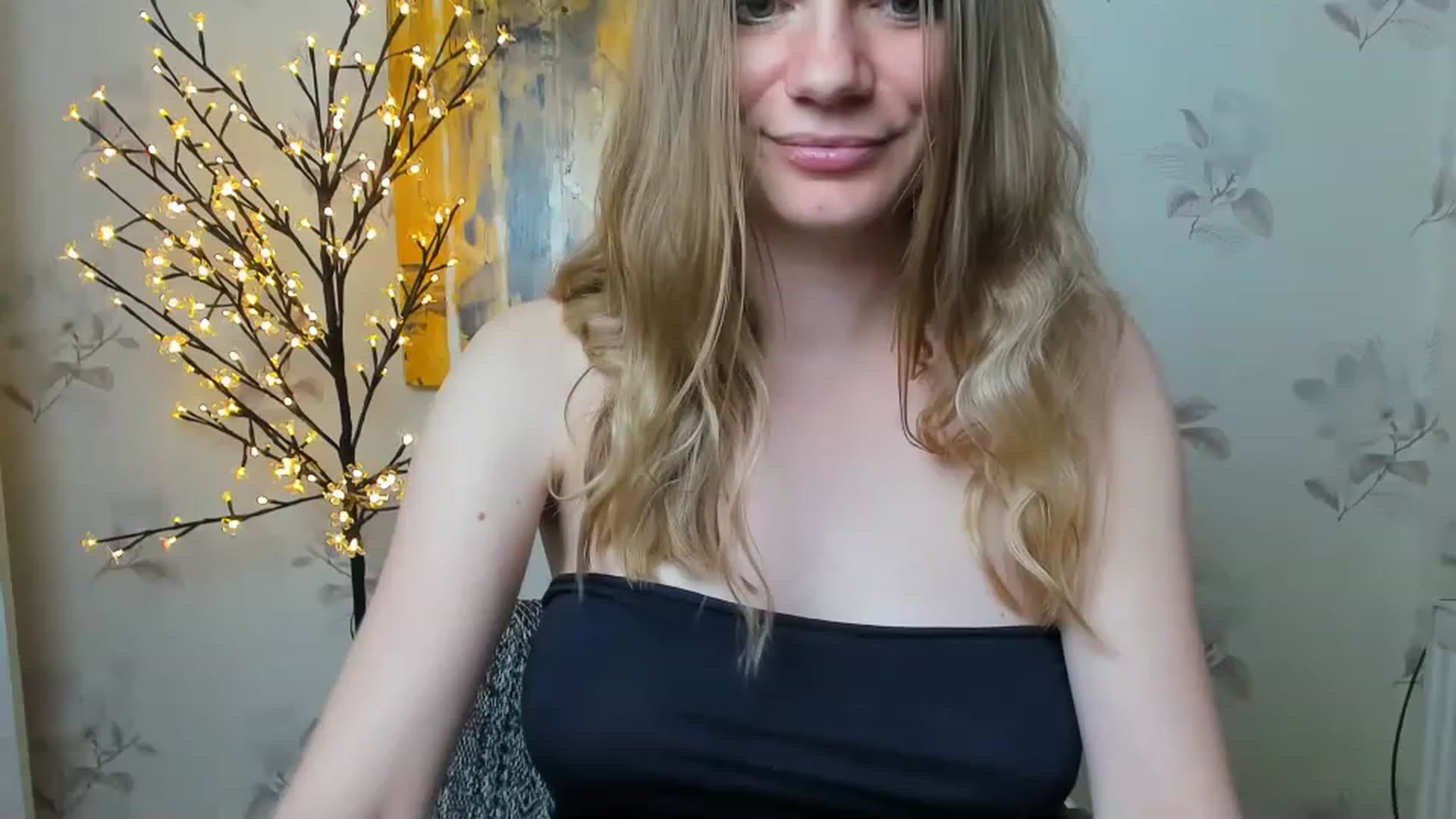 Gallery image thumbnail from VikkyBloom's myfreecams stream on, 06/04/2023, 09:57 image 3 of 20
