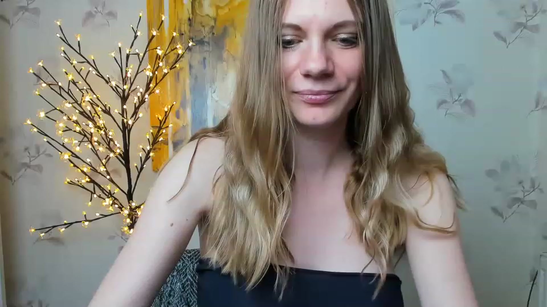 Gallery image thumbnail from VikkyBloom's myfreecams stream on, 06/04/2023, 10:19 image 14 of 20