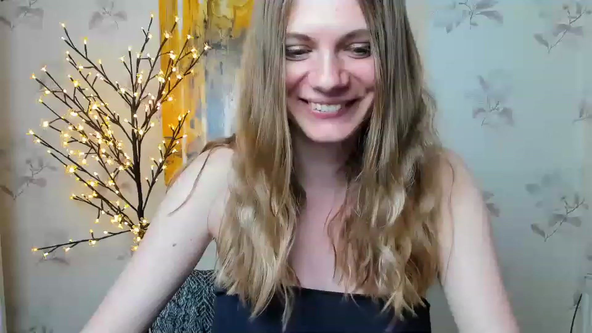 Gallery image thumbnail from VikkyBloom's myfreecams stream on, 06/04/2023, 10:19 image 13 of 20