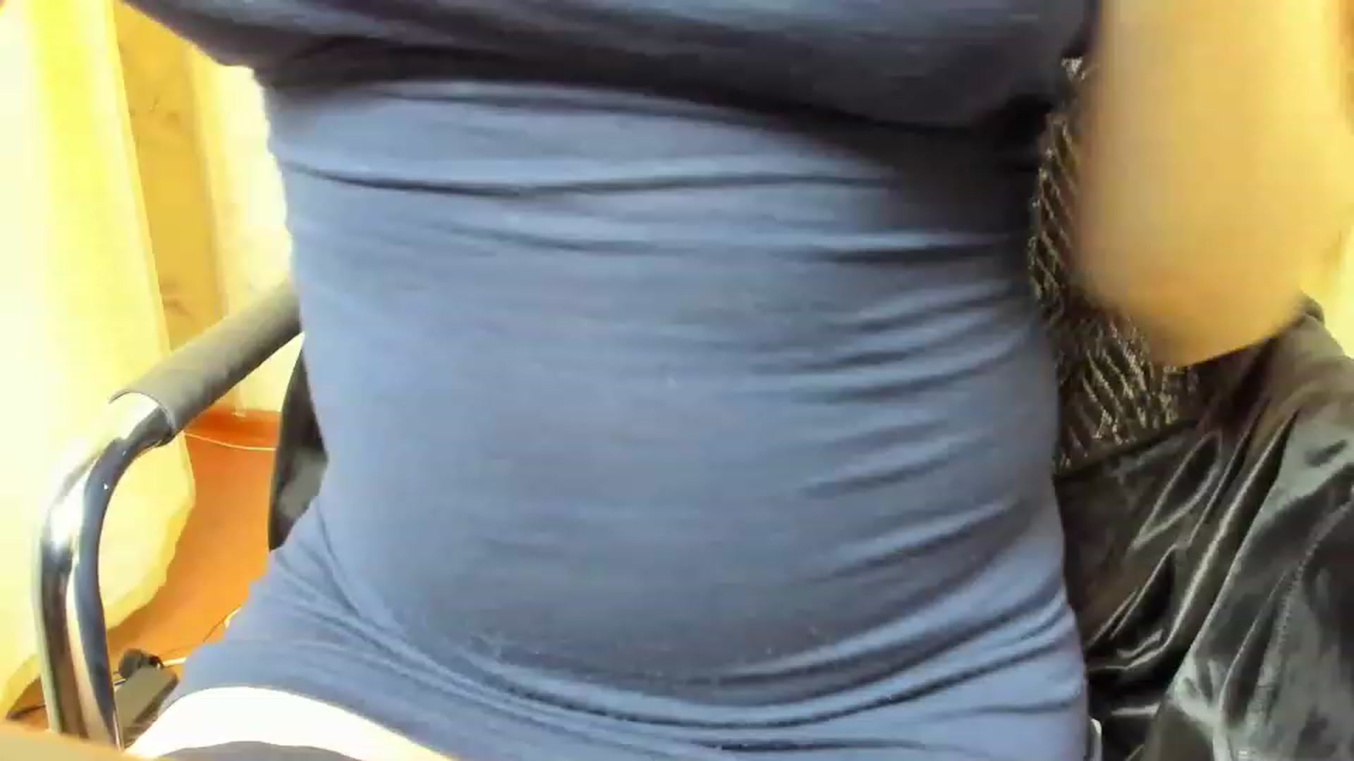 Gallery image thumbnail from VikkyBloom's myfreecams stream on, 06/04/2023, 12:04 image 7 of 20