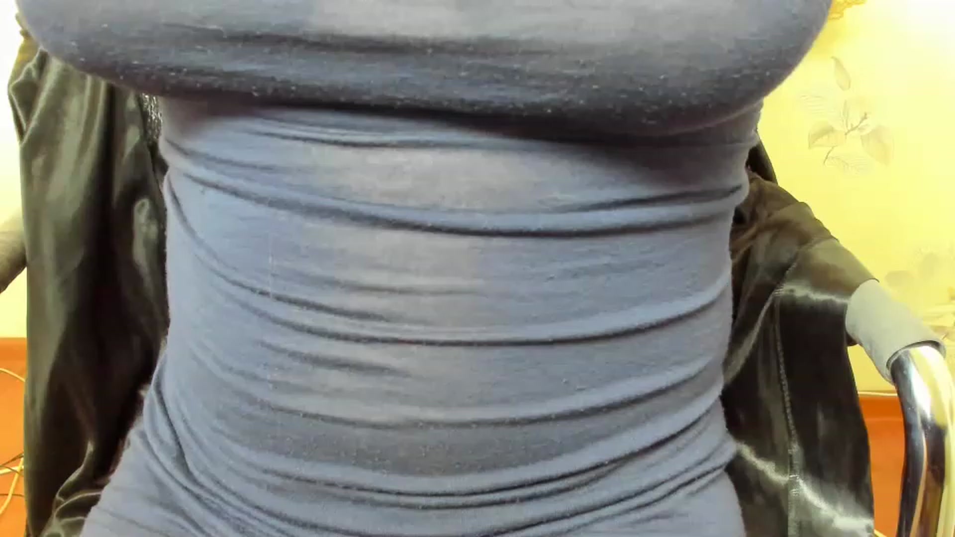Gallery image thumbnail from VikkyBloom's myfreecams stream on, 06/04/2023, 12:04 image 2 of 20