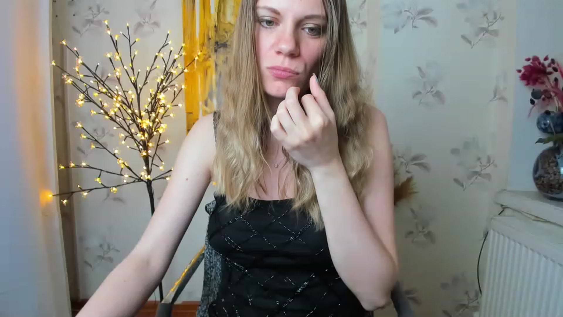 Gallery image thumbnail from VikkyBloom's myfreecams stream on, 06/06/2023, 09:30 image 3 of 20