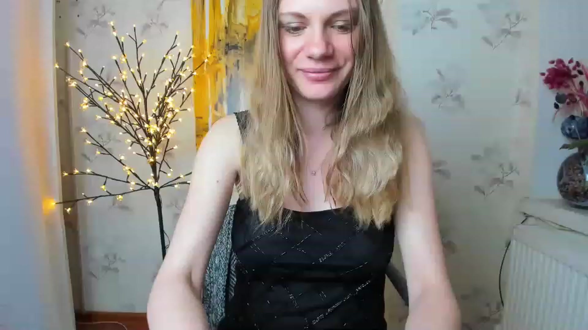 Gallery image thumbnail from VikkyBloom's myfreecams stream on, 06/06/2023, 09:30 image 8 of 20
