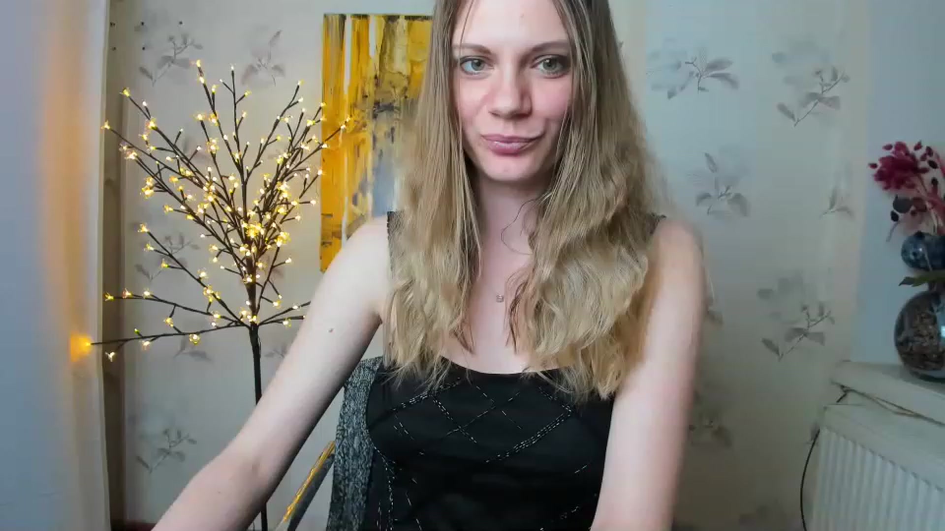 Gallery image thumbnail from VikkyBloom's myfreecams stream on, 06/06/2023, 09:30 image 10 of 20