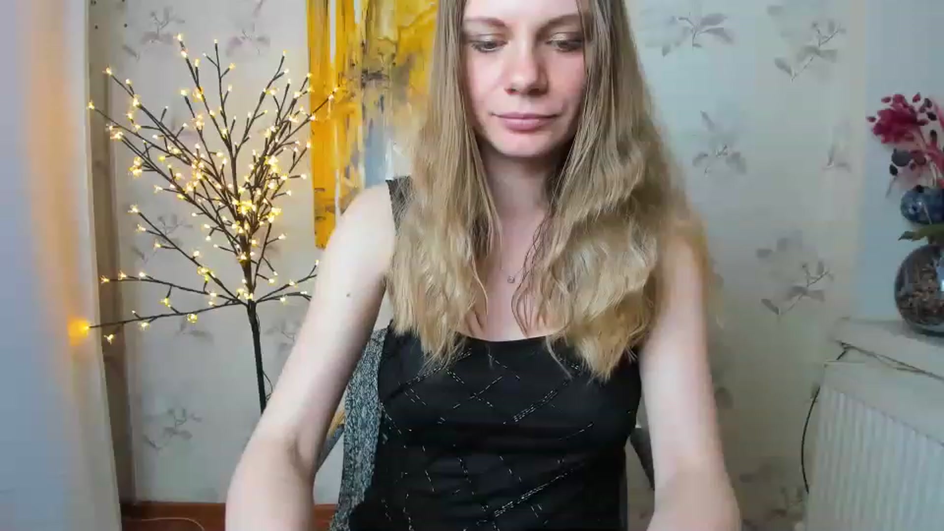Gallery image thumbnail from VikkyBloom's myfreecams stream on, 06/06/2023, 09:30 image 5 of 20