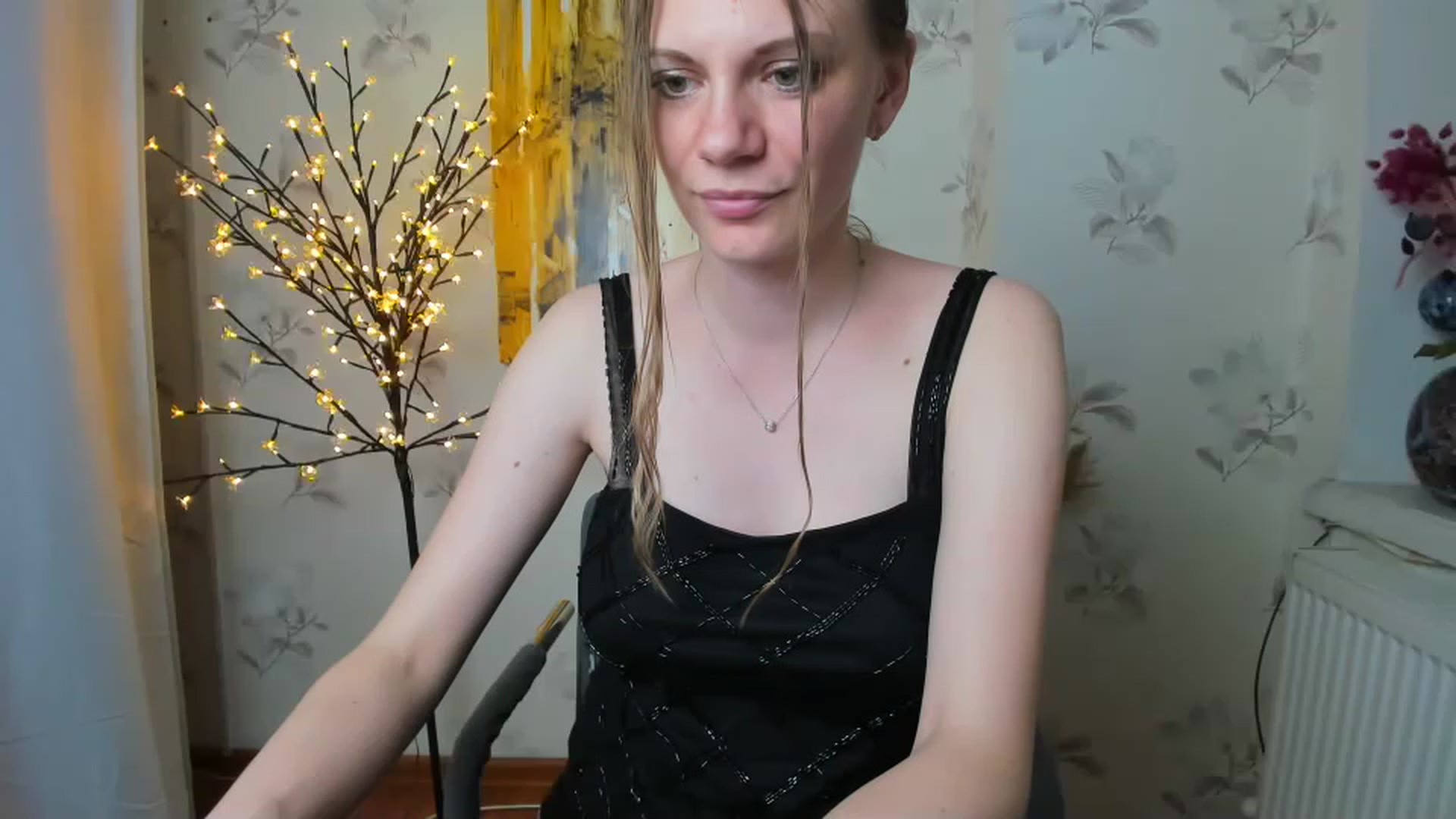 Gallery image thumbnail from VikkyBloom's myfreecams stream on, 06/06/2023, 12:04 image 5 of 20
