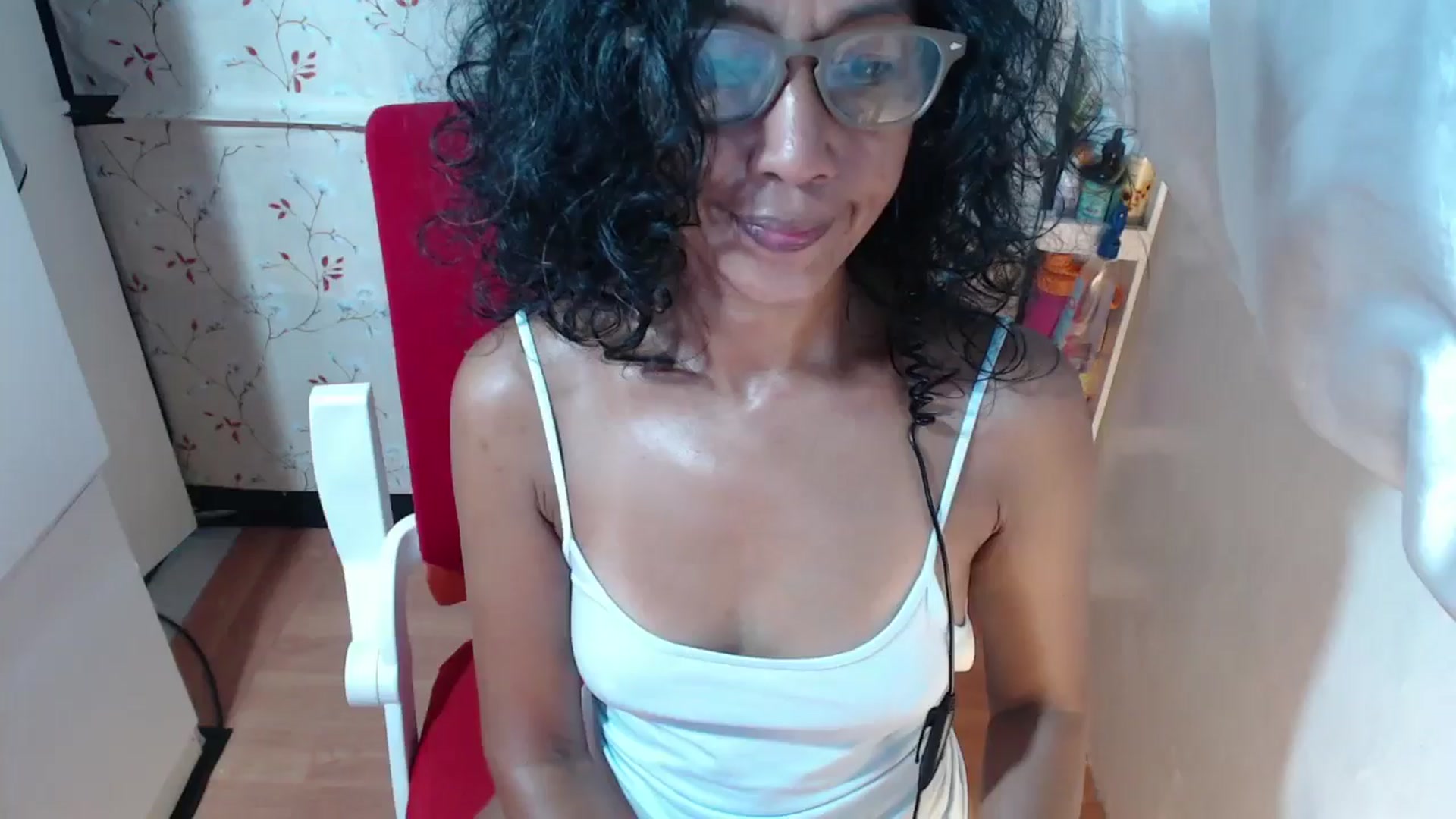 Gallery image thumbnail from ViktoriaFox's myfreecams stream on, 07/06/2025, 16:07 image 12 of 20