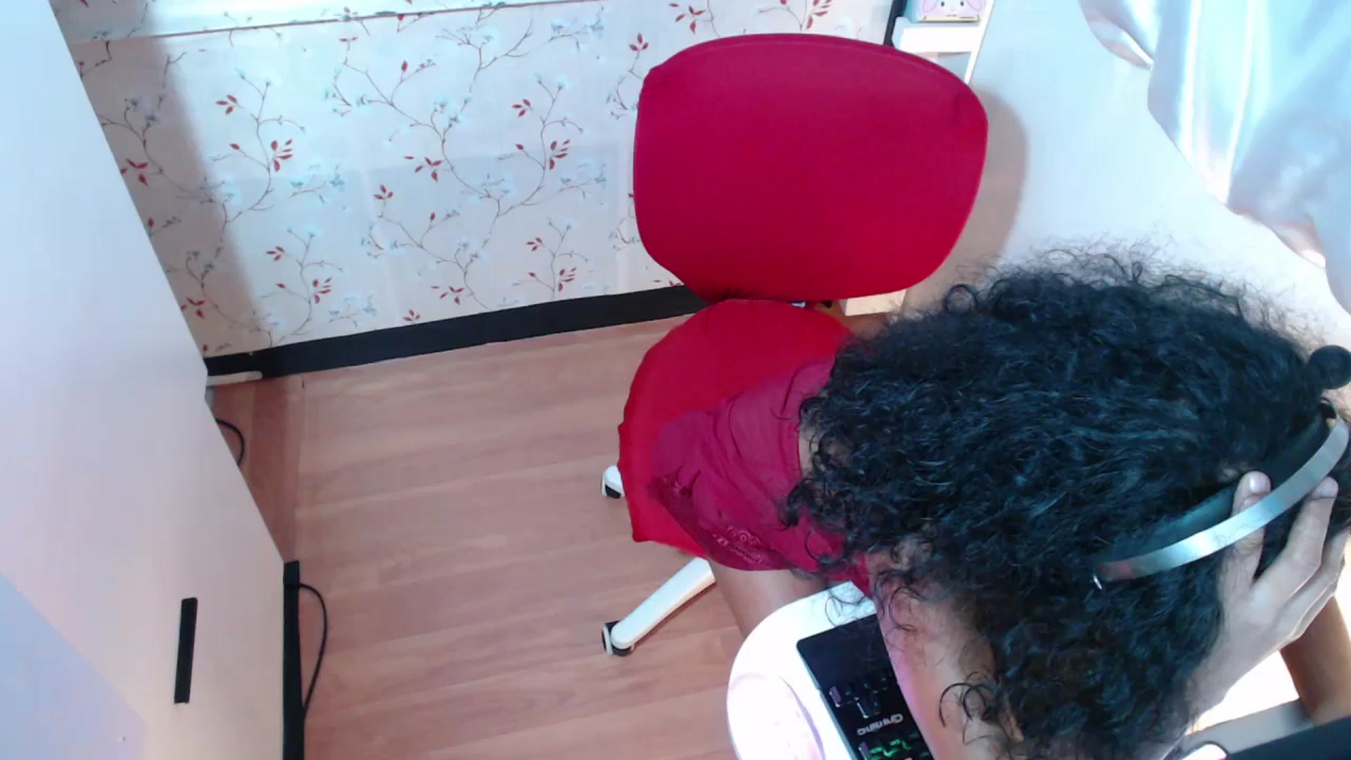 Gallery image thumbnail from ViktoriaFox's myfreecams stream on, 11/09/2025, 17:46 image 10 of 20