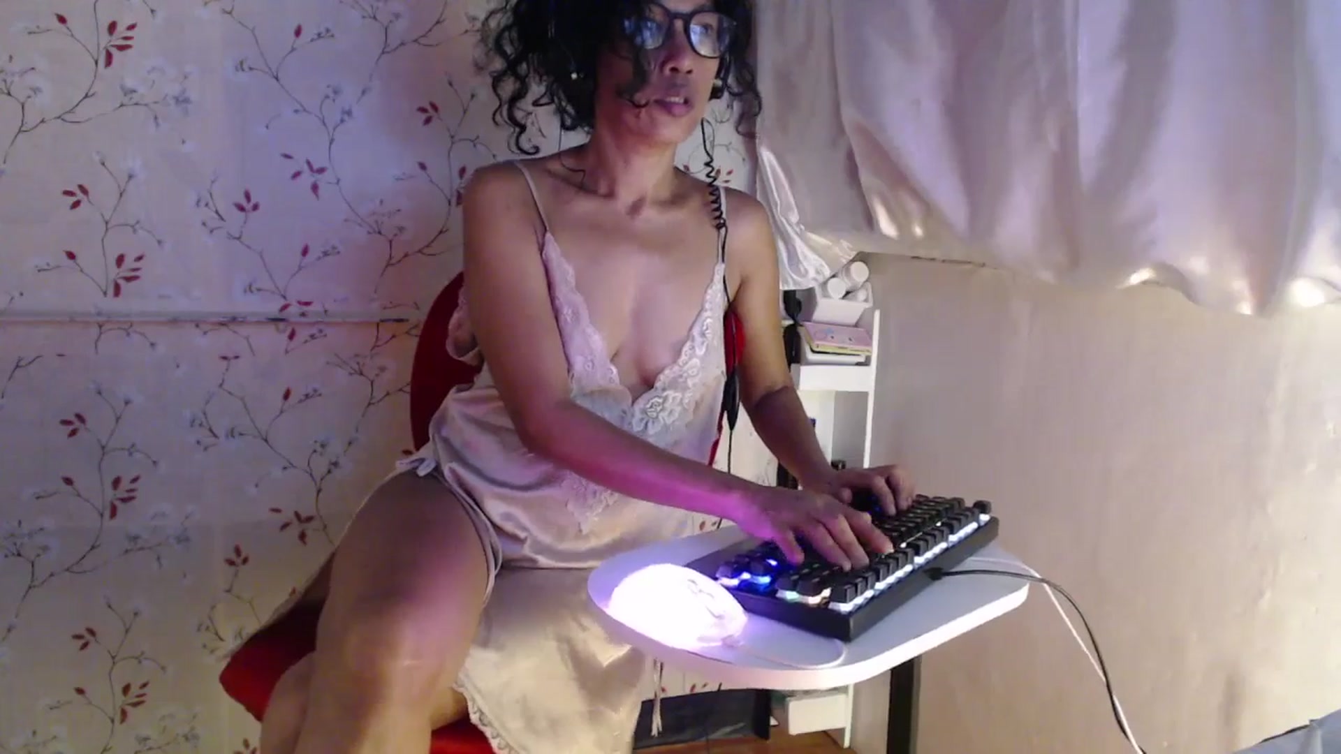 Gallery image thumbnail from ViktoriaFox's myfreecams stream on, 12/30/2025, 18:25 image 4 of 20