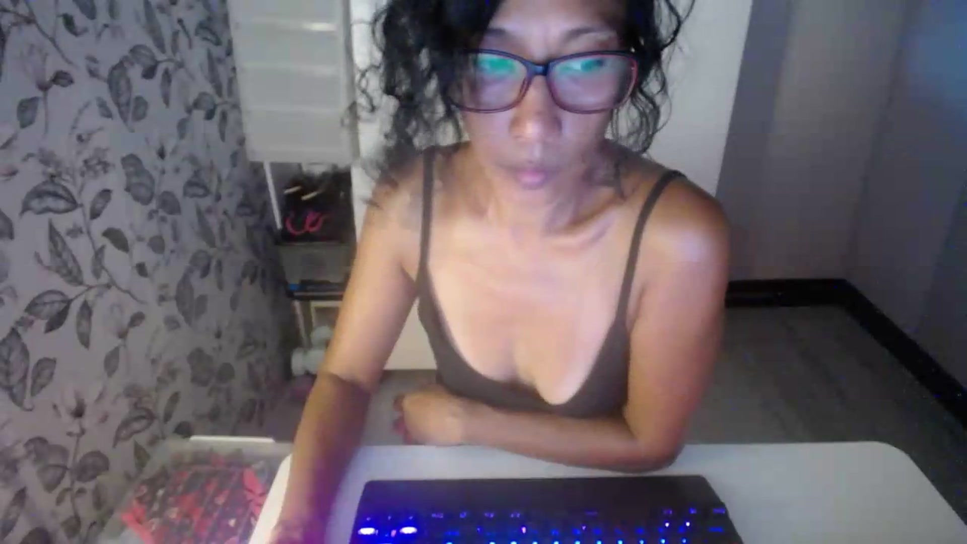 Gallery image thumbnail from ViktoriaFox's myfreecams stream on, 05/29/2026, 07:26 image 6 of 20