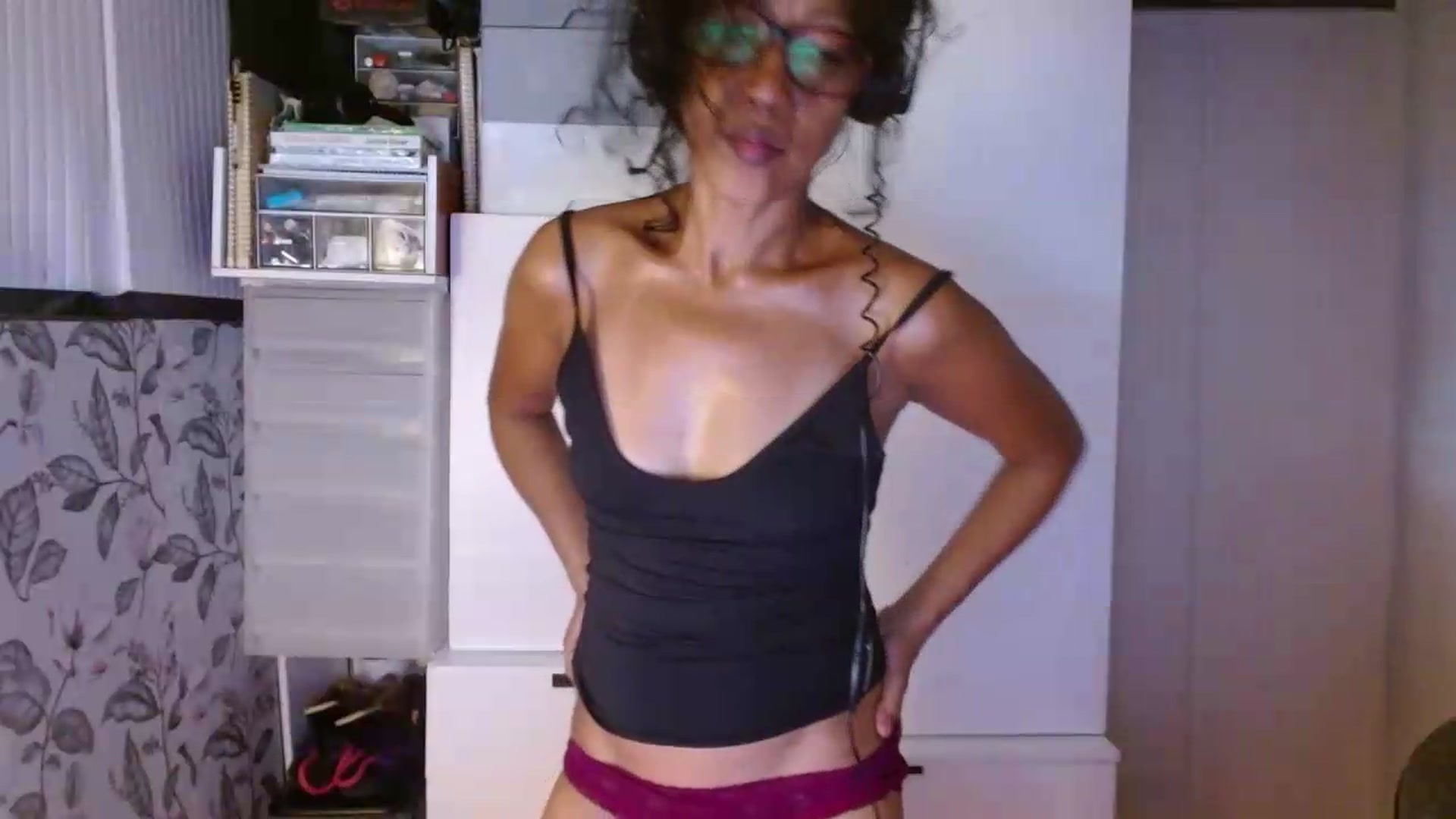 Gallery image thumbnail from ViktoriaFox's myfreecams stream on, 05/29/2026, 07:26 image 14 of 20