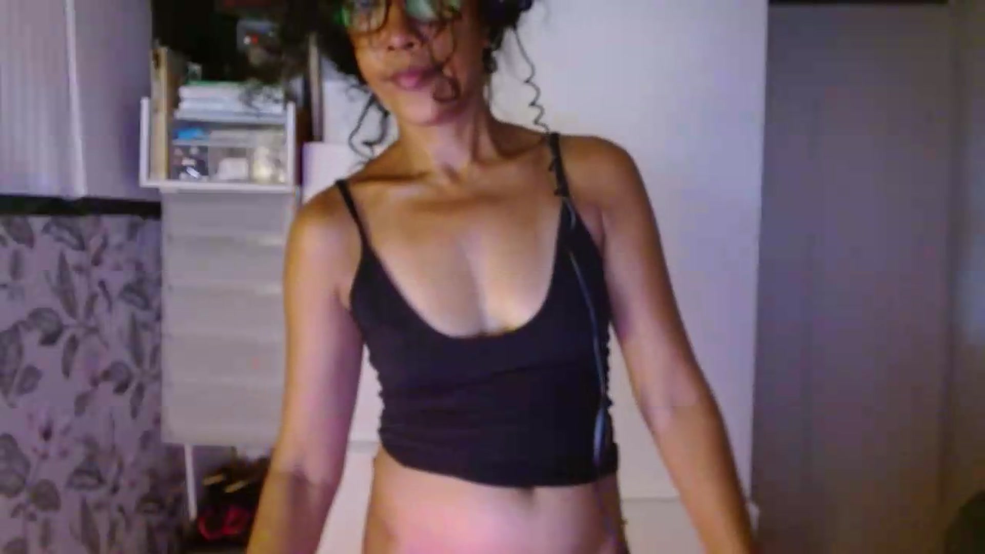 Gallery image thumbnail from ViktoriaFox's myfreecams stream on, 05/29/2026, 07:26 image 15 of 20