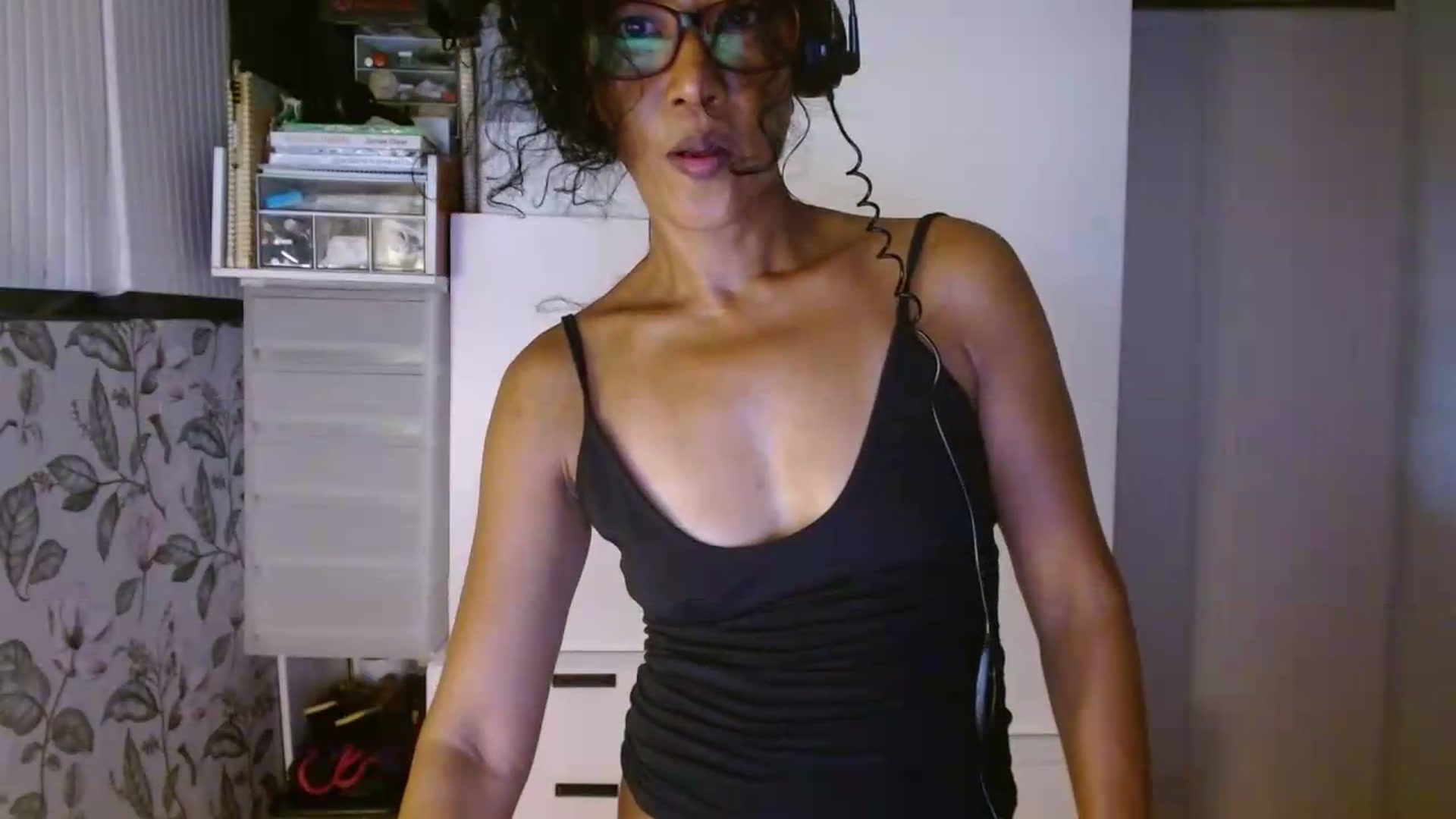 Gallery image thumbnail from ViktoriaFox's myfreecams stream on, 05/29/2026, 07:26 image 13 of 20