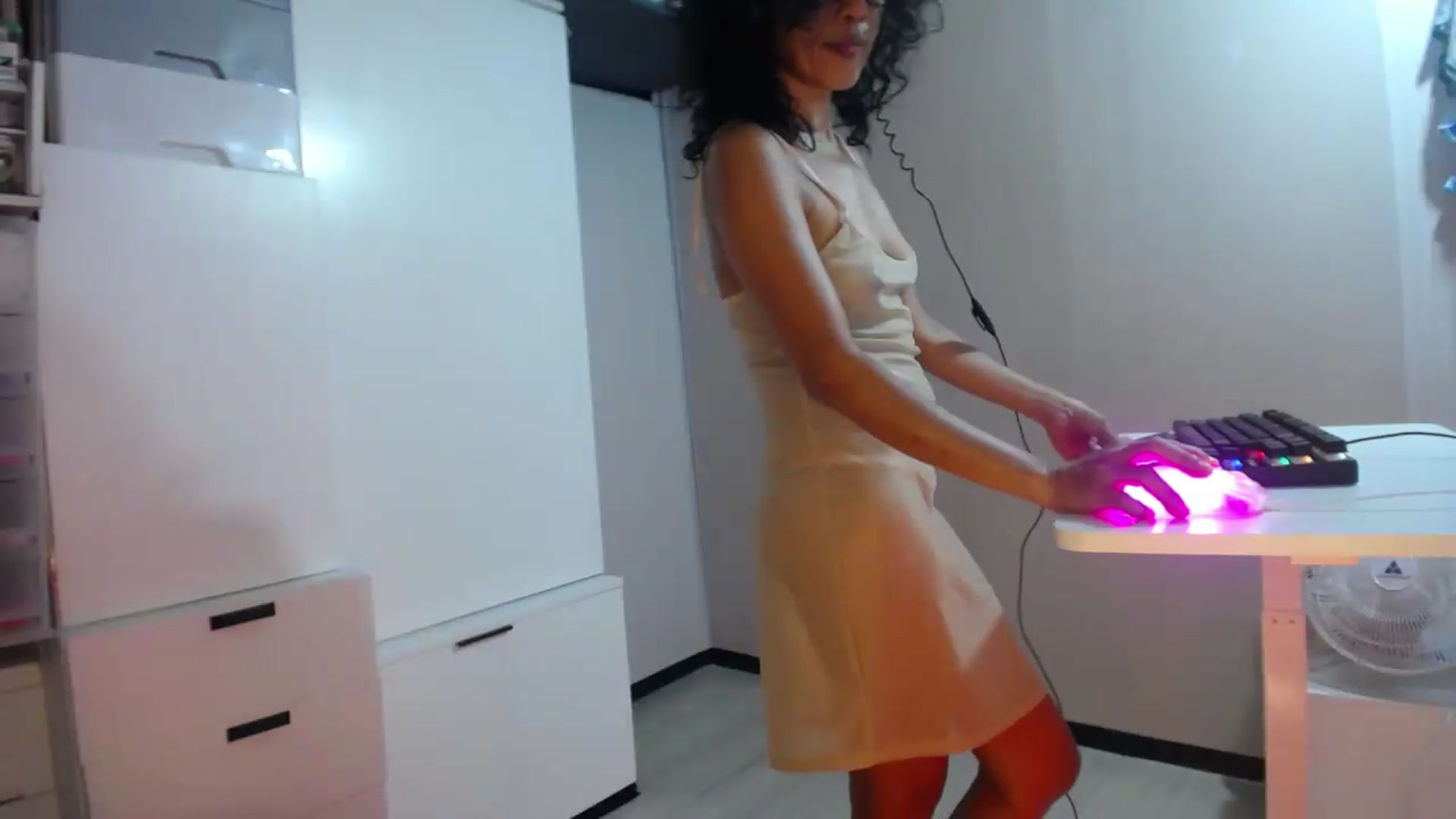 Gallery image thumbnail from ViktoriaFox's myfreecams stream on, 08/08/2026, 14:45 image 3 of 20