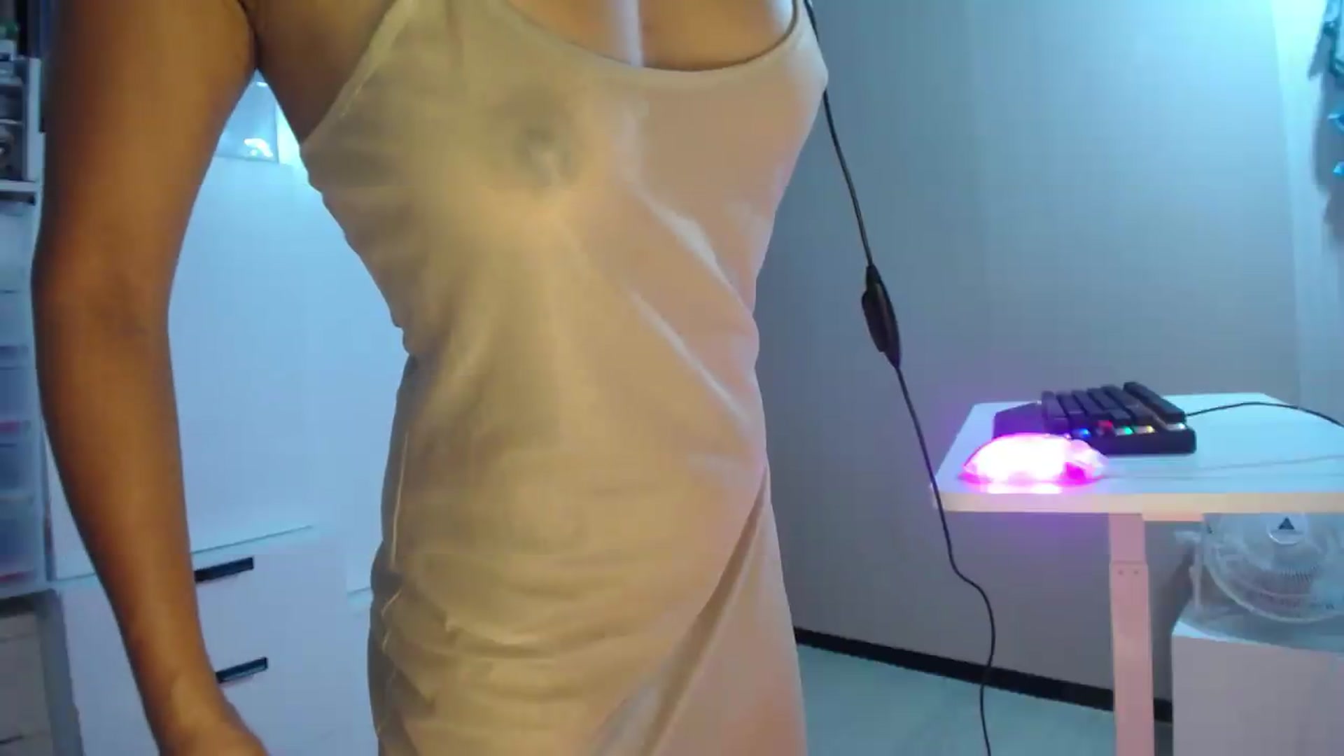 Gallery image thumbnail from ViktoriaFox's myfreecams stream on, 08/08/2026, 14:45 image 14 of 20