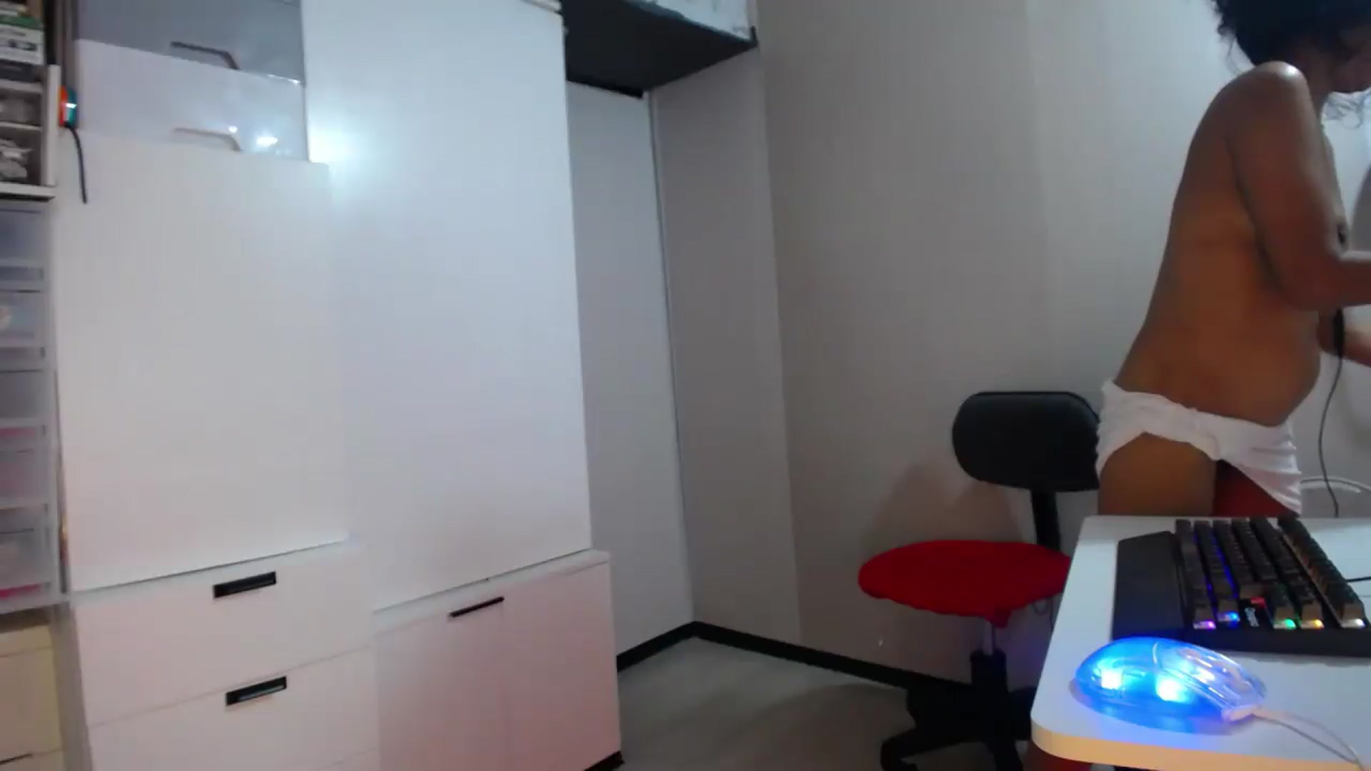 Gallery image thumbnail from ViktoriaFox's myfreecams stream on, 08/18/2026, 14:01 image 18 of 20