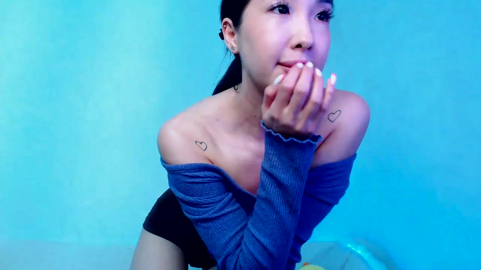 Gallery image thumbnail from ViktorrySweet's myfreecams stream on, 12/17/2022, 14:26 image 11 of 20