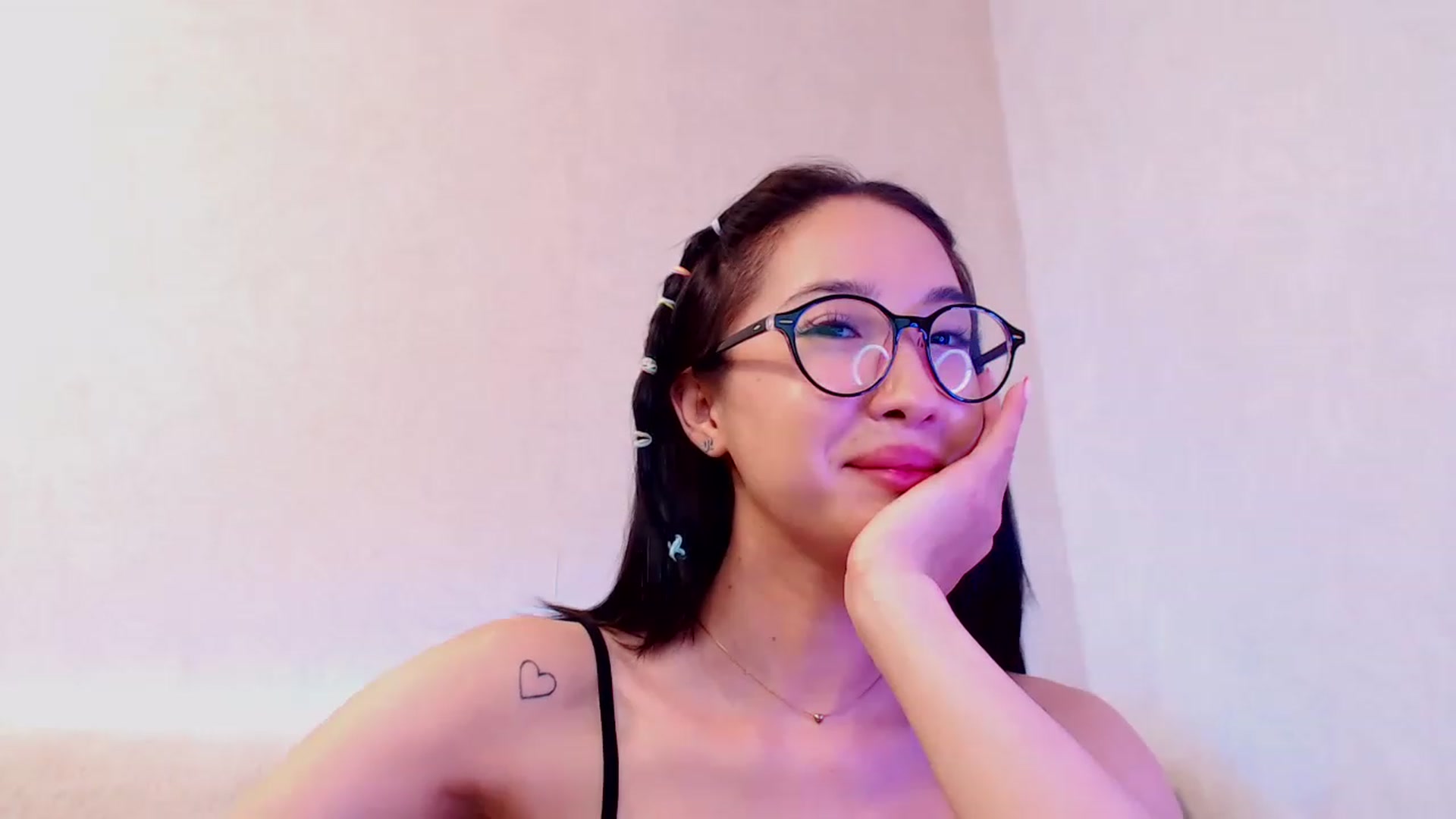 Gallery image thumbnail from ViktorrySweet's myfreecams stream on, 12/18/2022, 17:01 image 18 of 20