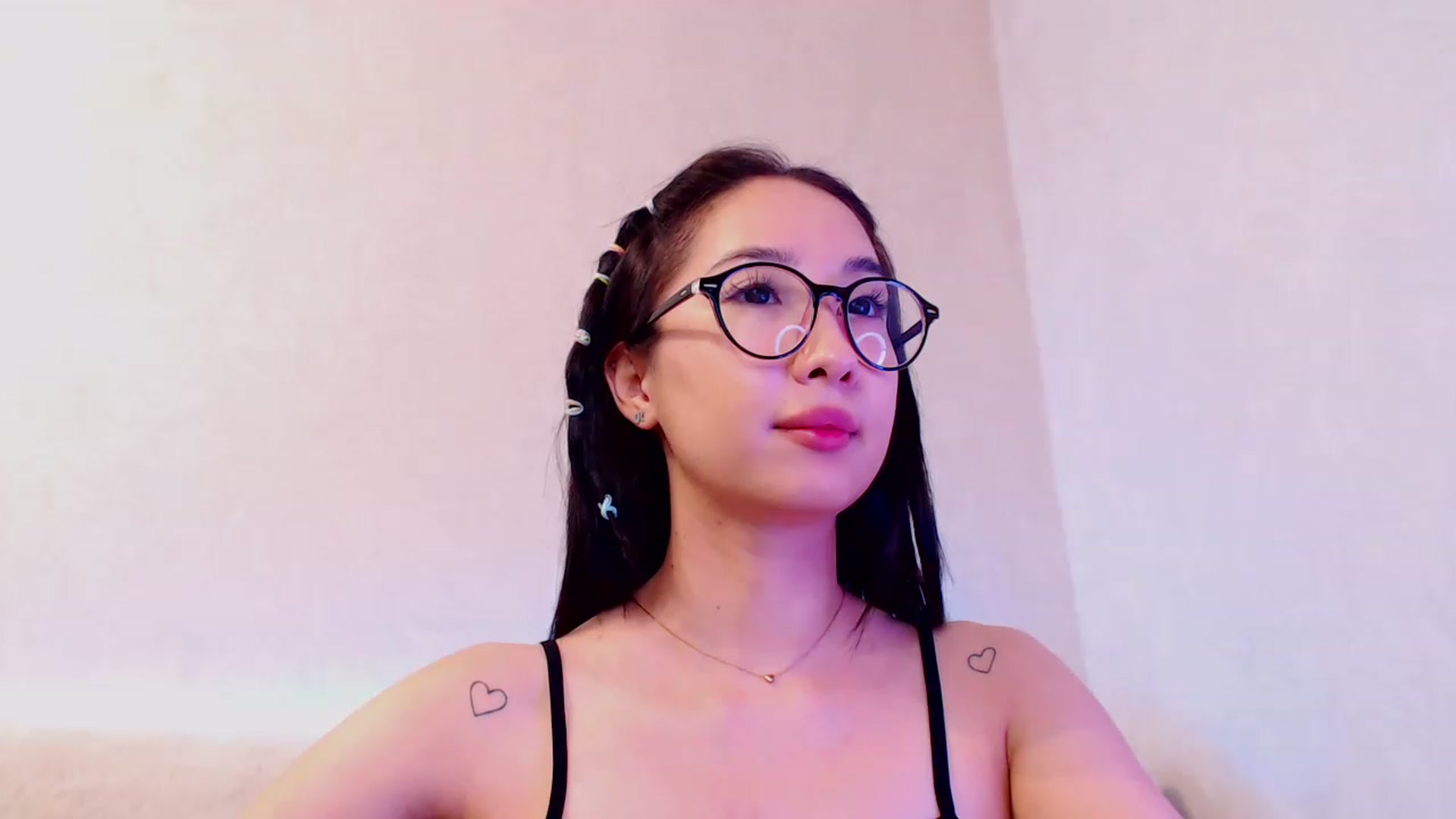Gallery image thumbnail from ViktorrySweet's myfreecams stream on, 12/18/2022, 17:01 image 14 of 20